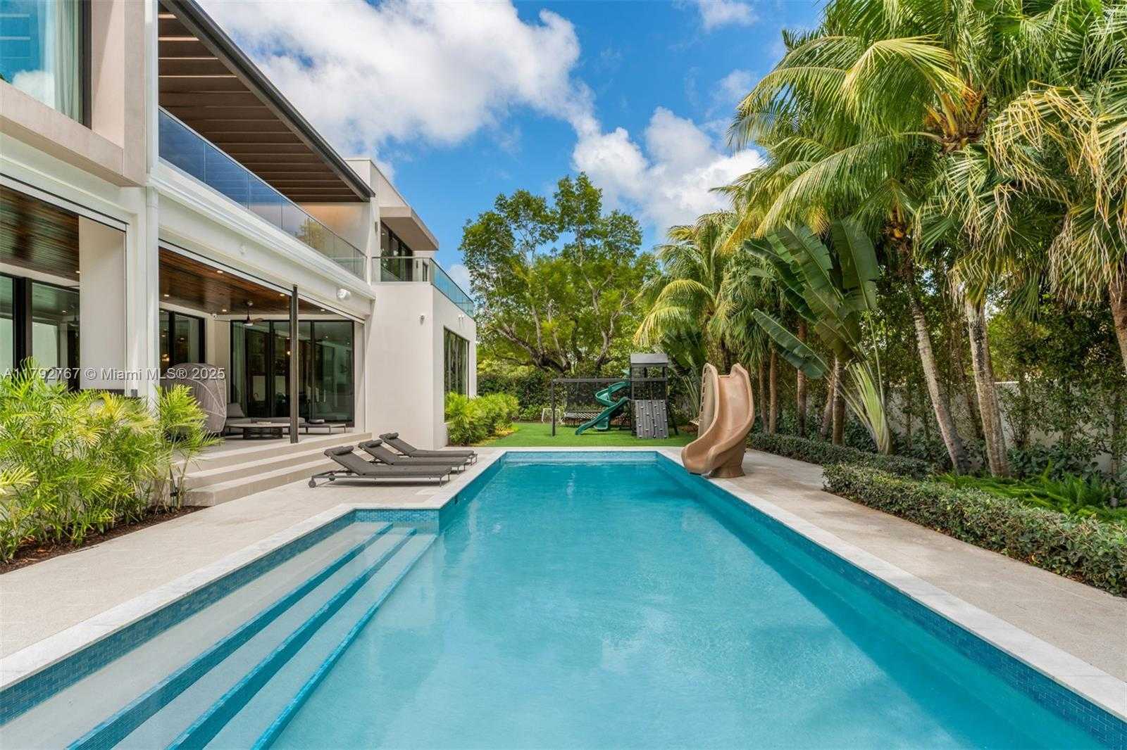 Small Image of 13180 OLD CUTLER RD, Pinecrest Number 43