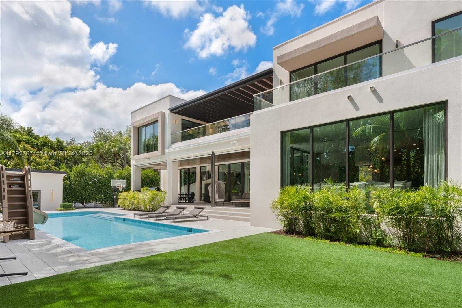 Small Image of 13180 OLD CUTLER RD, Pinecrest Number 44