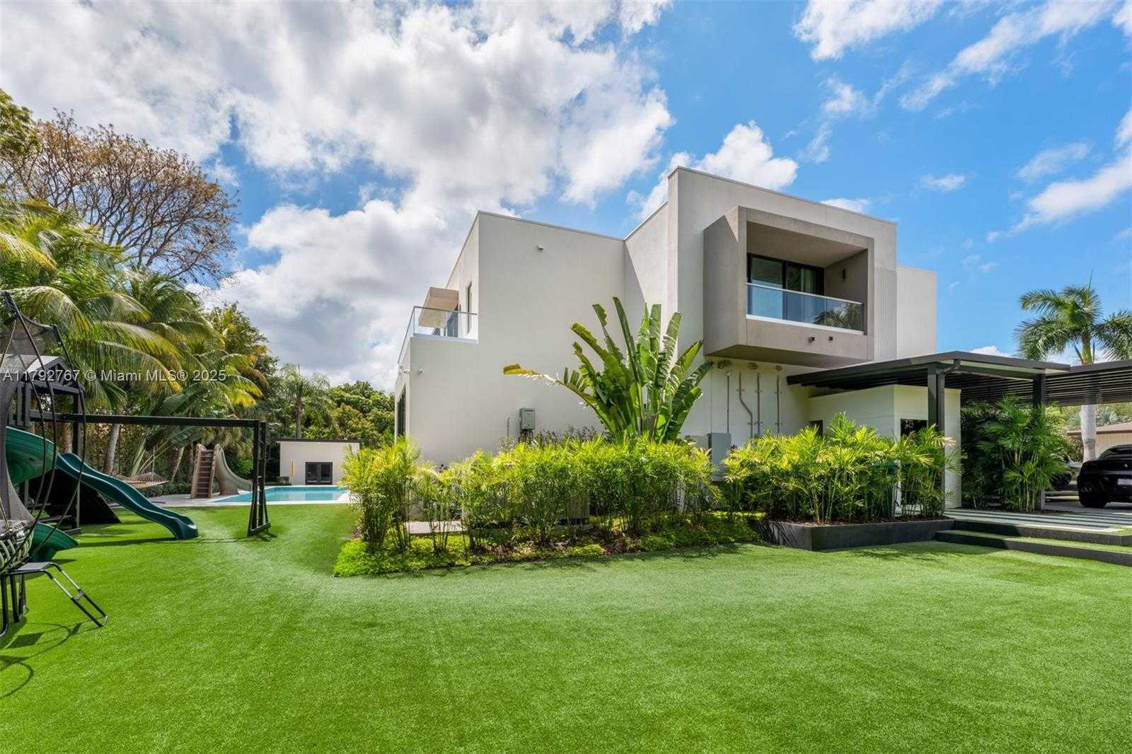 Small Image of 13180 OLD CUTLER RD, Pinecrest Number 48