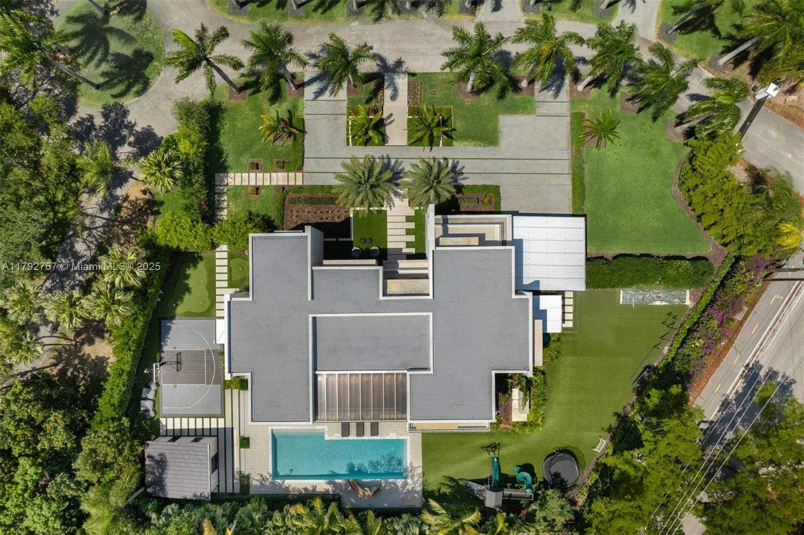 Small Image of 13180 OLD CUTLER RD, Pinecrest Number 53