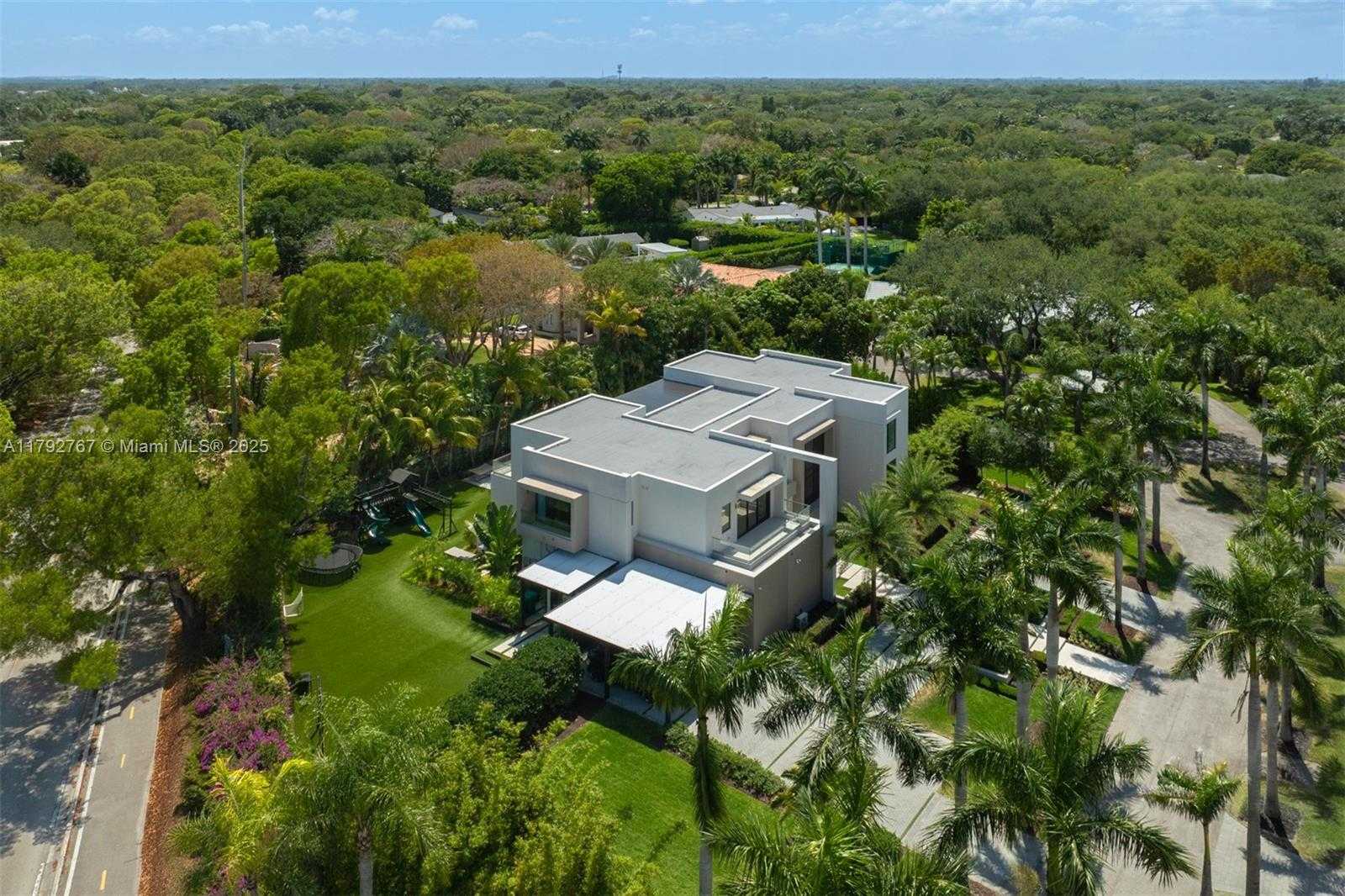 Small Image of 13180 OLD CUTLER RD, Pinecrest Number 54