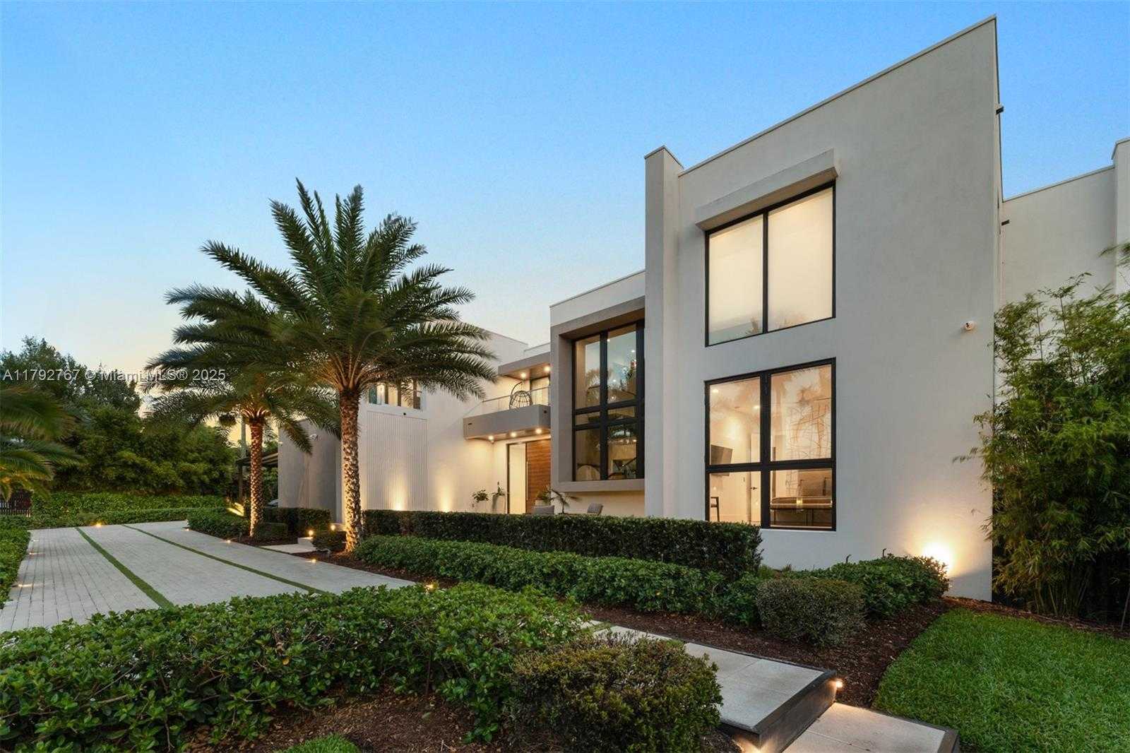 Small Image of 13180 OLD CUTLER RD, Pinecrest Number 58
