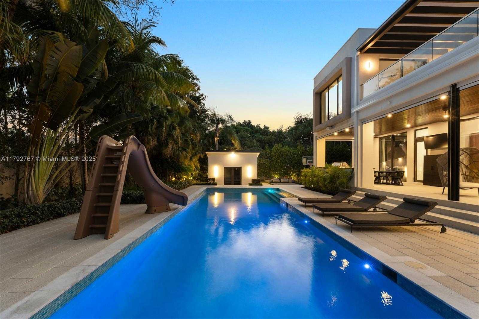 Small Image of 13180 OLD CUTLER RD, Pinecrest Number 61