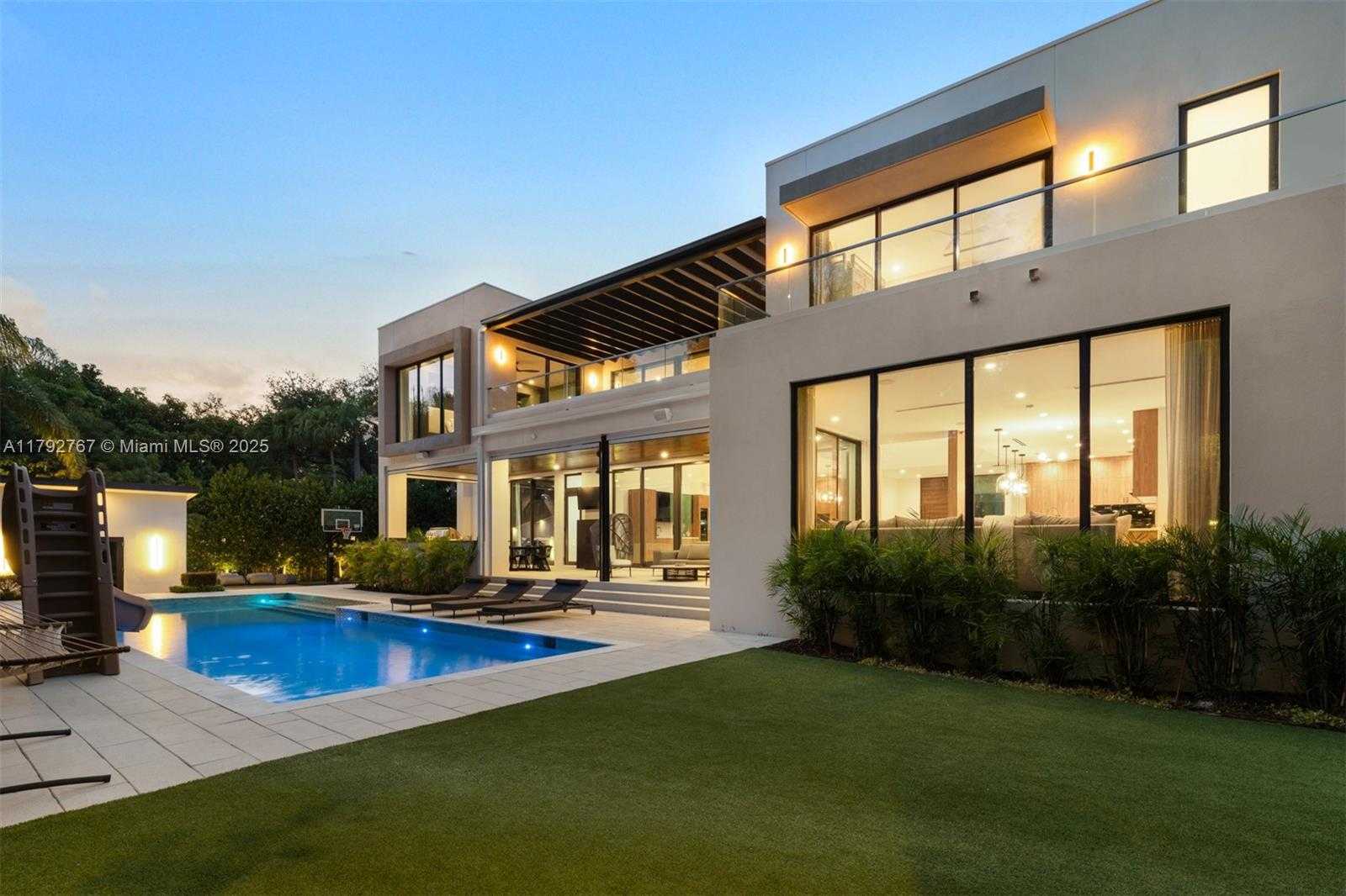 Small Image of 13180 OLD CUTLER RD, Pinecrest Number 62