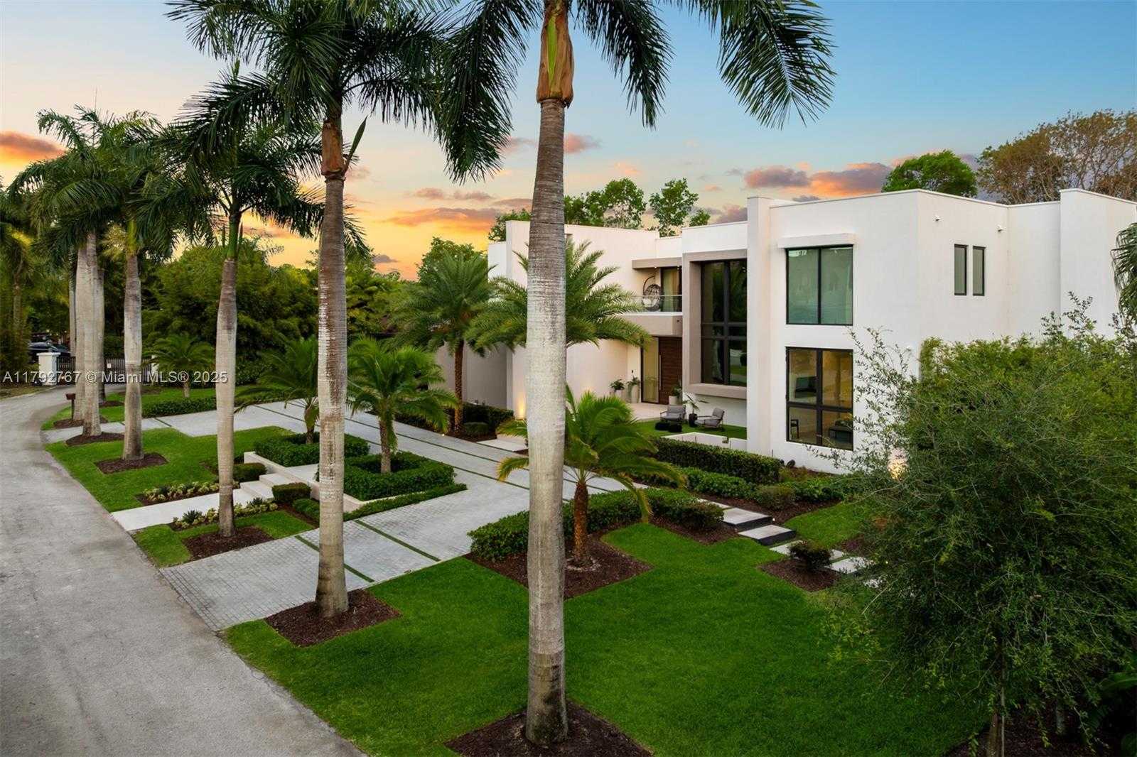 Small Image of 13180 OLD CUTLER RD, Pinecrest Number 63