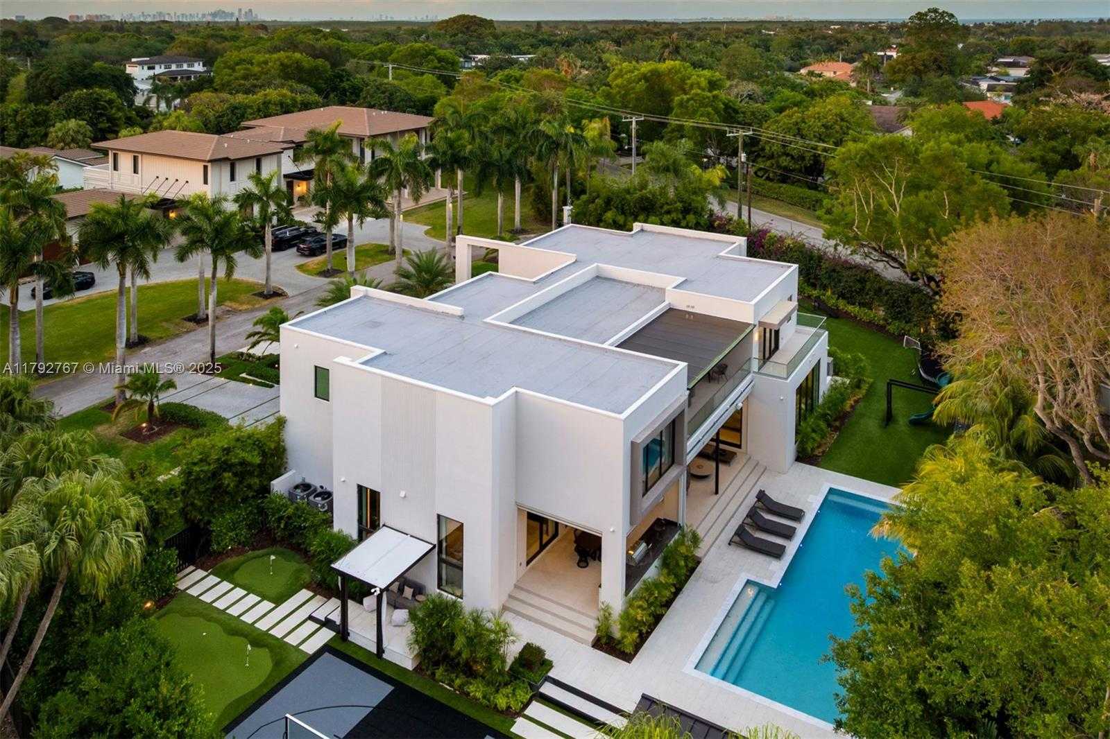 Small Image of 13180 OLD CUTLER RD, Pinecrest Number 64