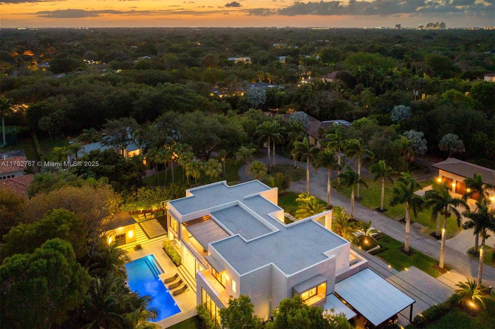 Small Image of 13180 OLD CUTLER RD, Pinecrest Number 66