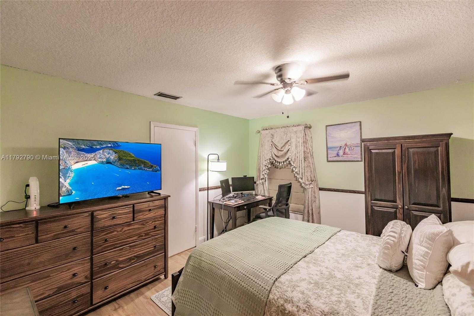 Small Image of 11560 NORTH WEST 26TH ST, Plantation Number 16