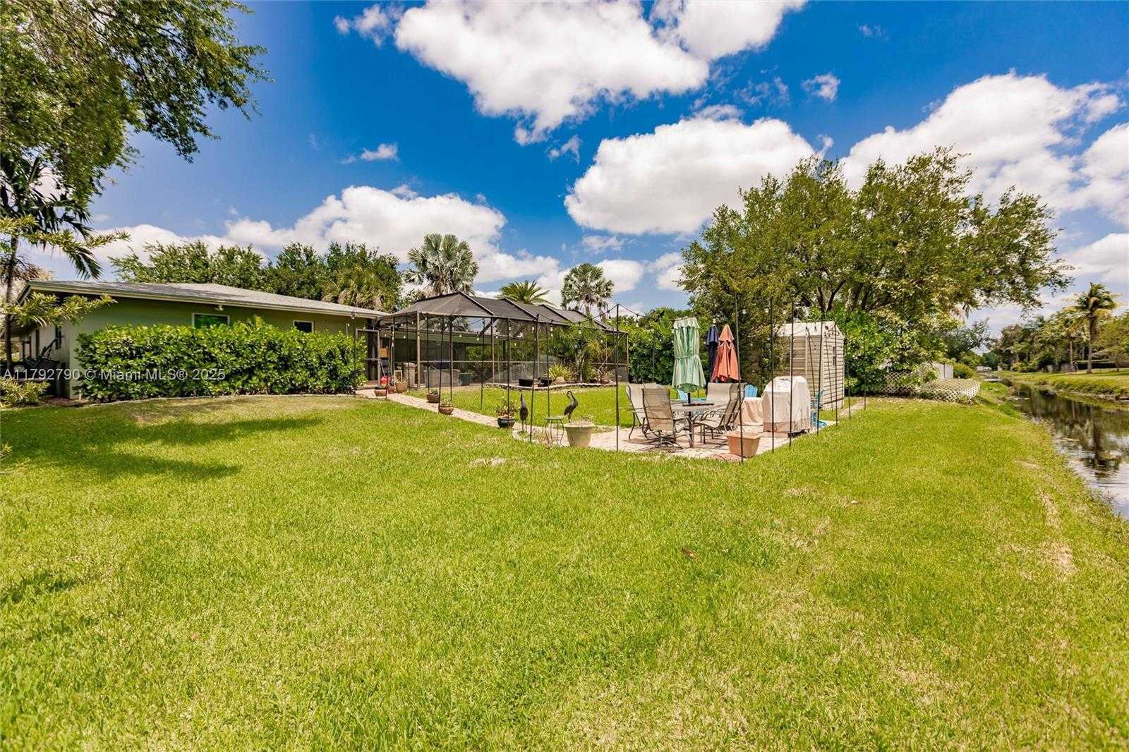 Small Image of 11560 NORTH WEST 26TH ST, Plantation Number 21