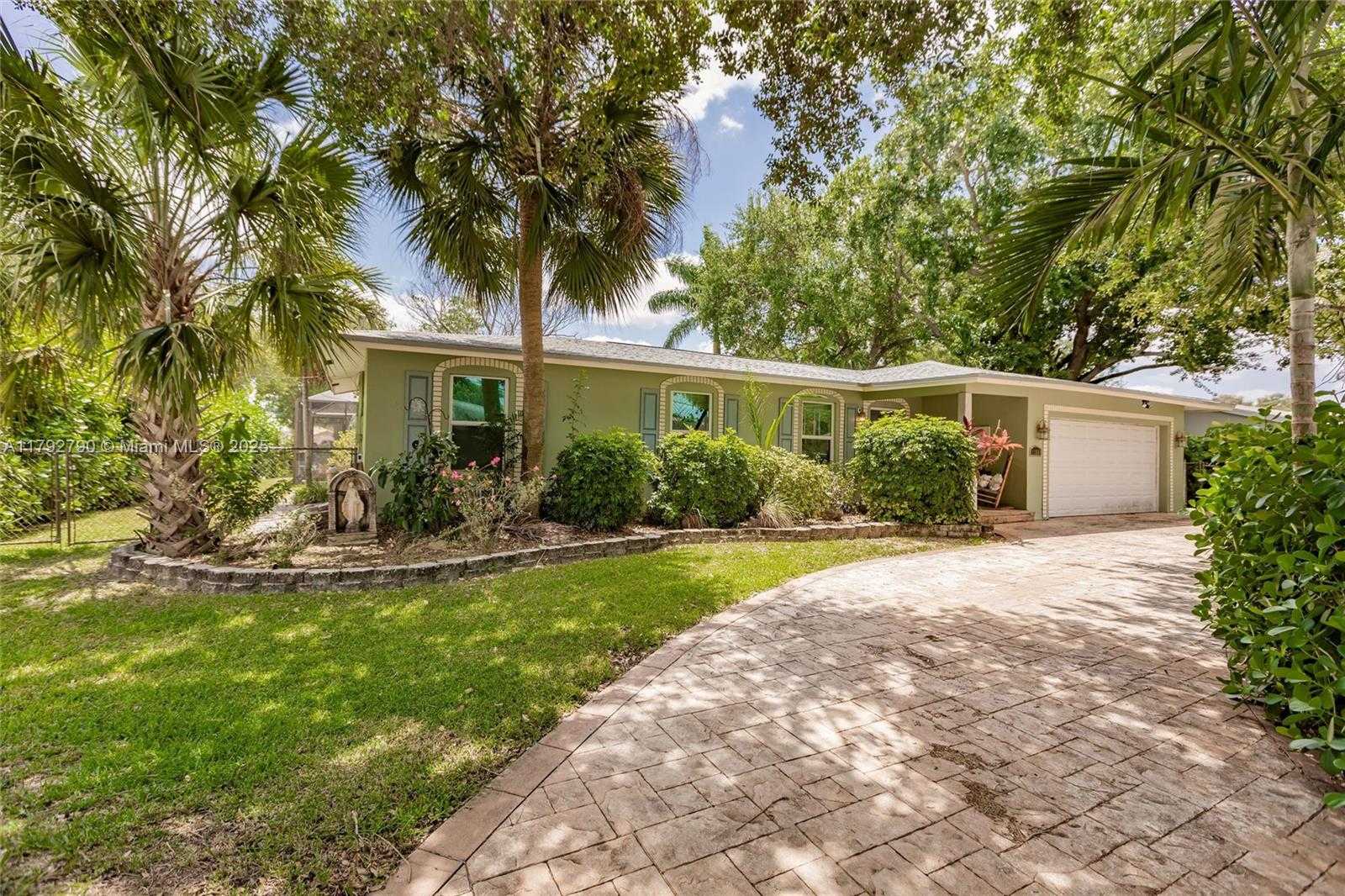 Small Image of 11560 NORTH WEST 26TH ST, Plantation Number 3