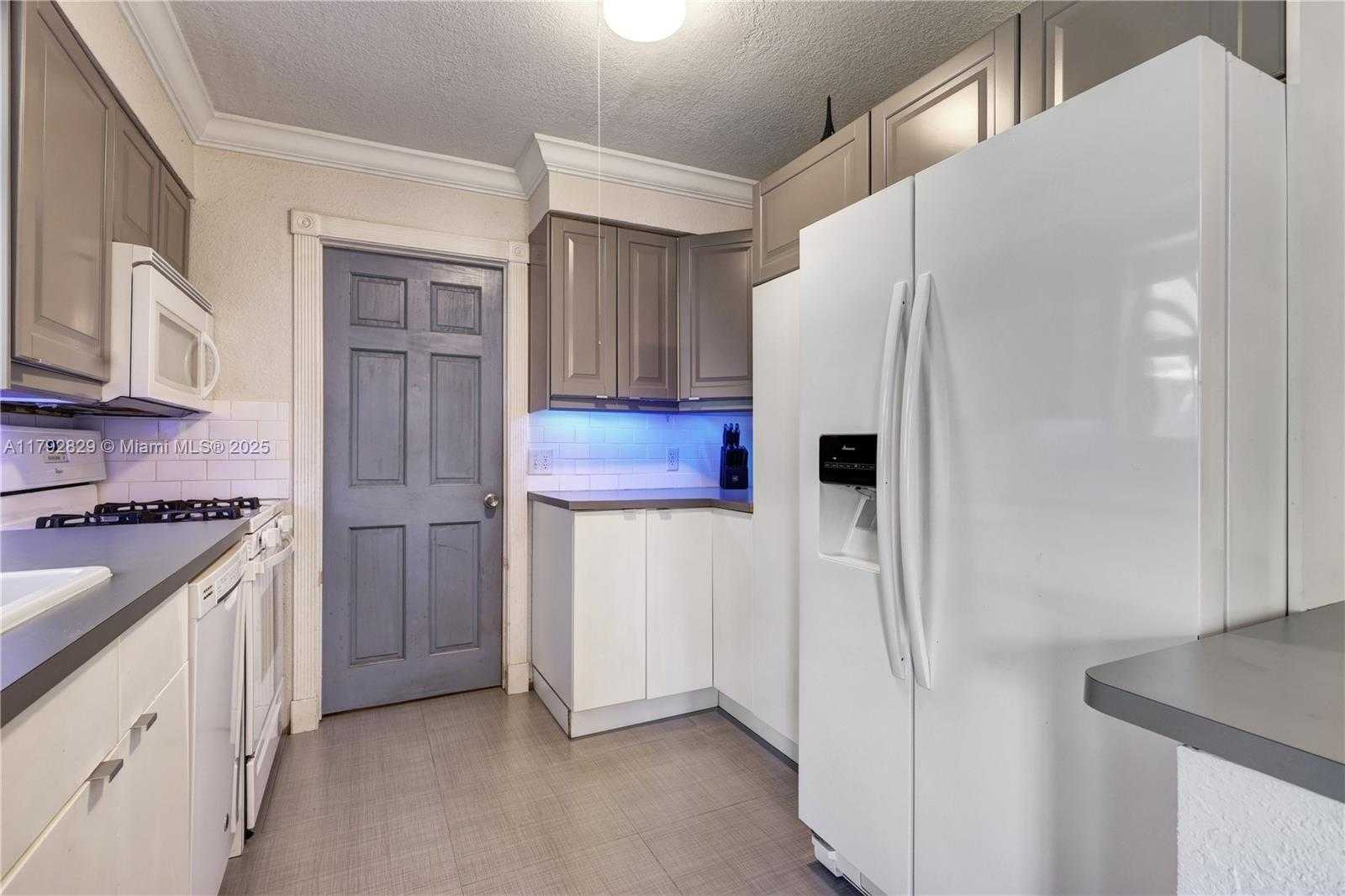 Small Image of 11450 NORTH WEST 45TH PL, Sunrise Number 2