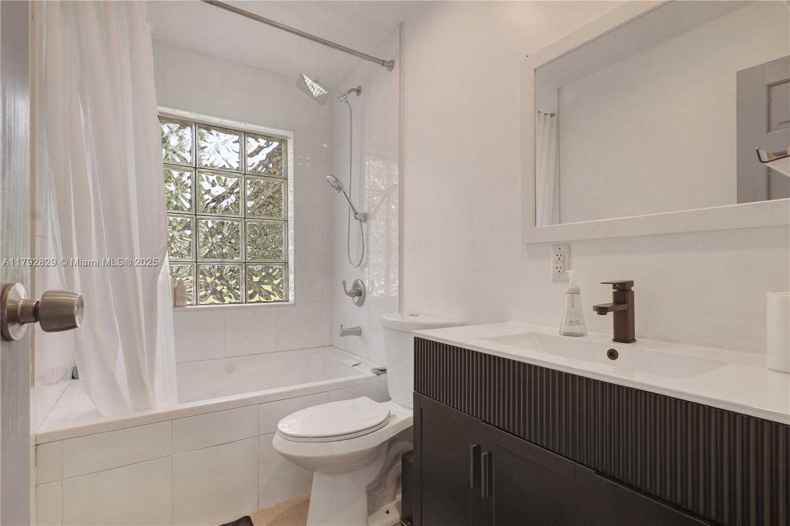 Small Image of 11450 NORTH WEST 45TH PL, Sunrise Number 20