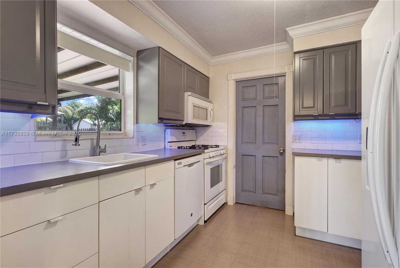 Small Image of 11450 NORTH WEST 45TH PL, Sunrise Number 7
