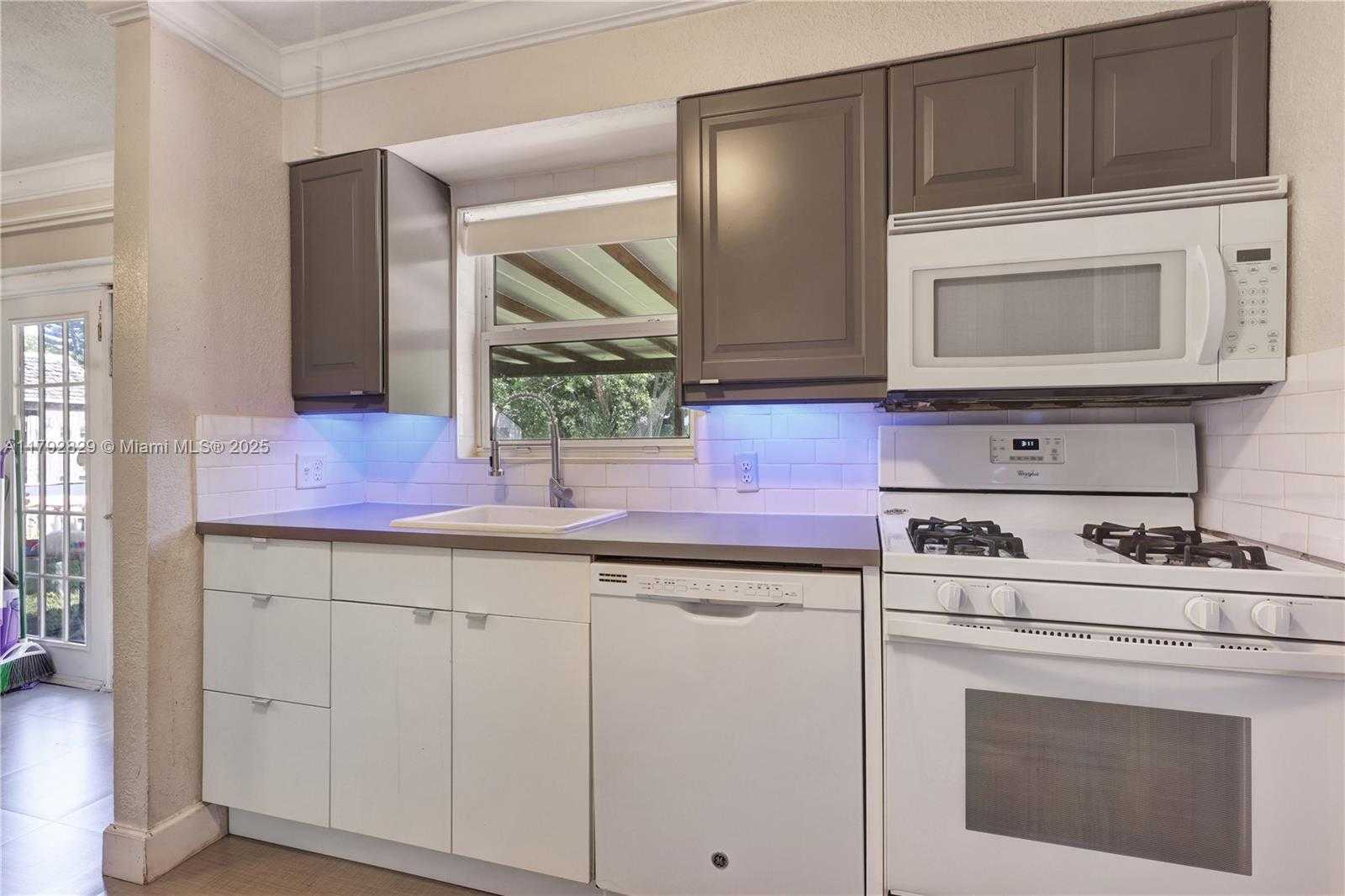 Small Image of 11450 NORTH WEST 45TH PL, Sunrise Number 8
