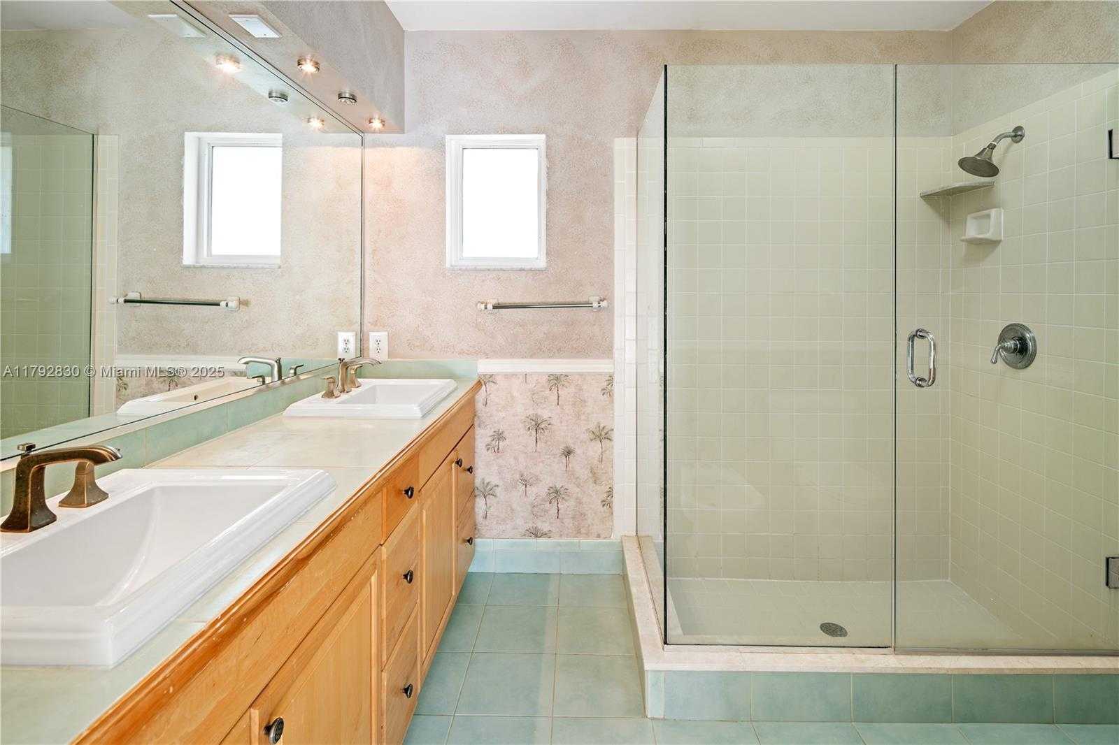 Small Image of 310 WOODCREST RD, Key Biscayne Number 12
