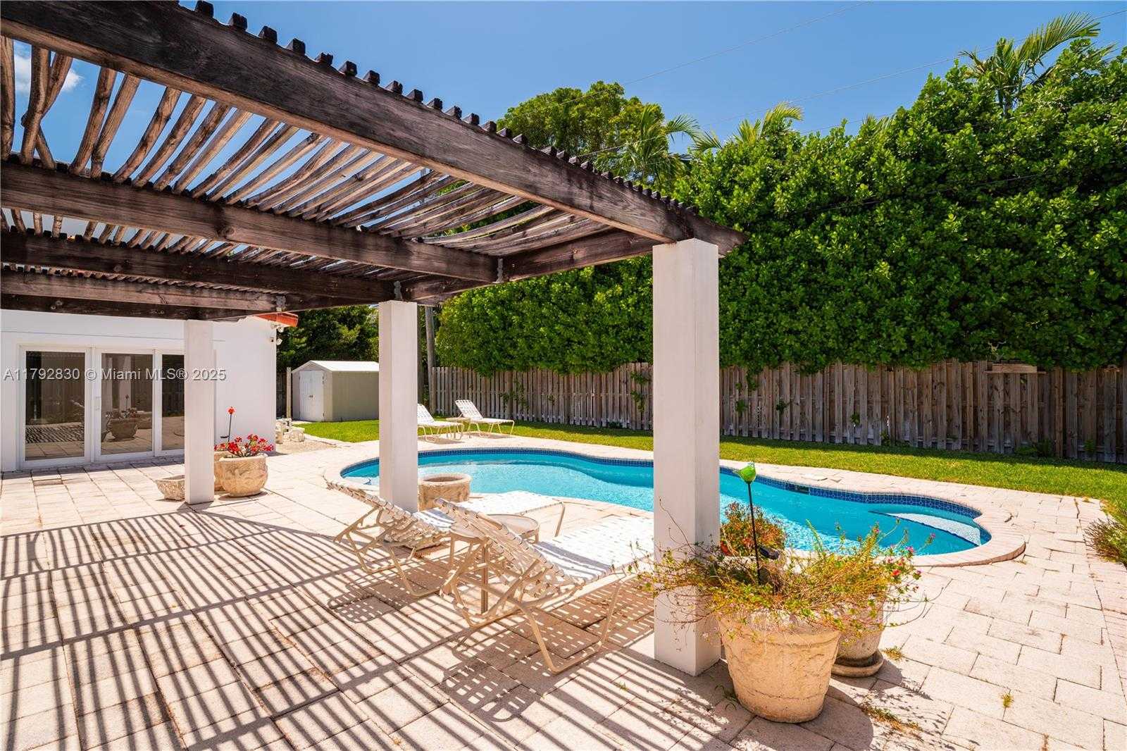 Small Image of 310 WOODCREST RD, Key Biscayne Number 16
