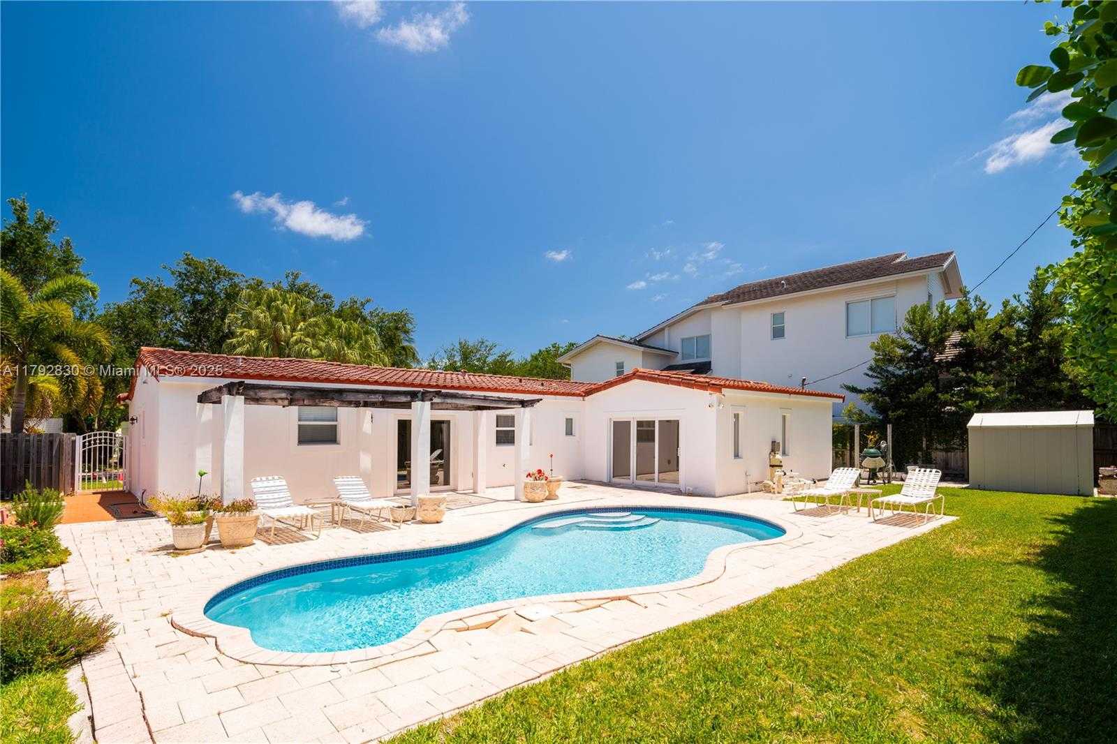 Small Image of 310 WOODCREST RD, Key Biscayne Number 17