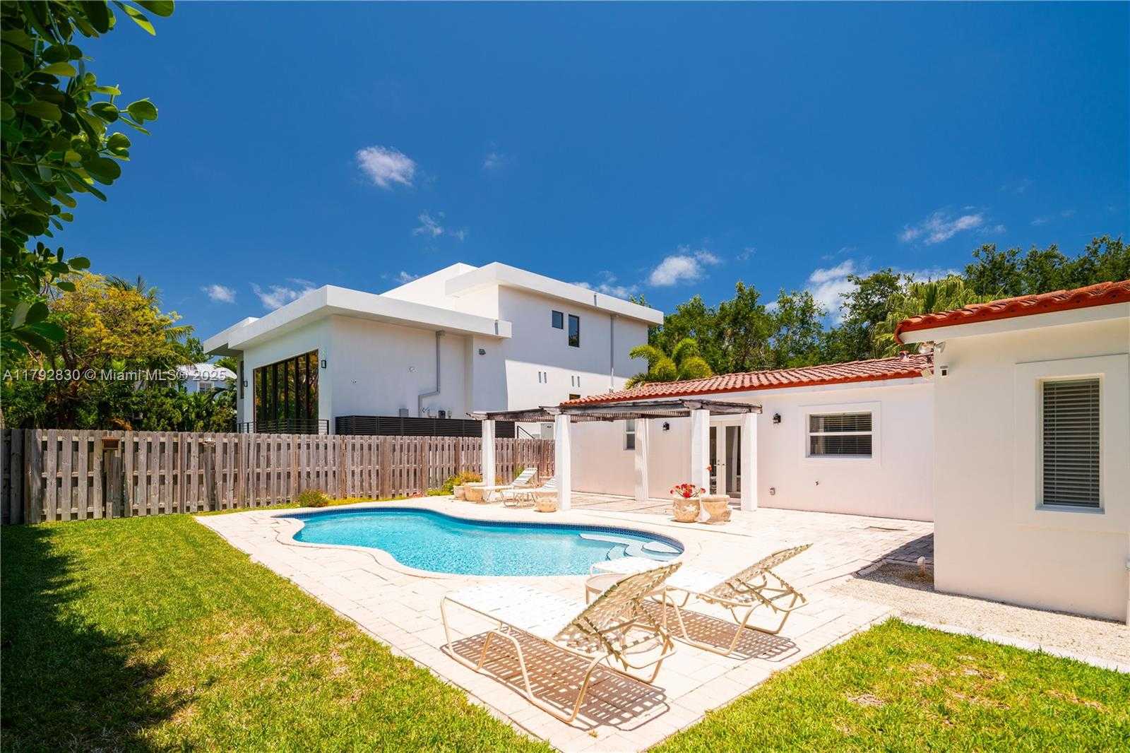 Small Image of 310 WOODCREST RD, Key Biscayne Number 18