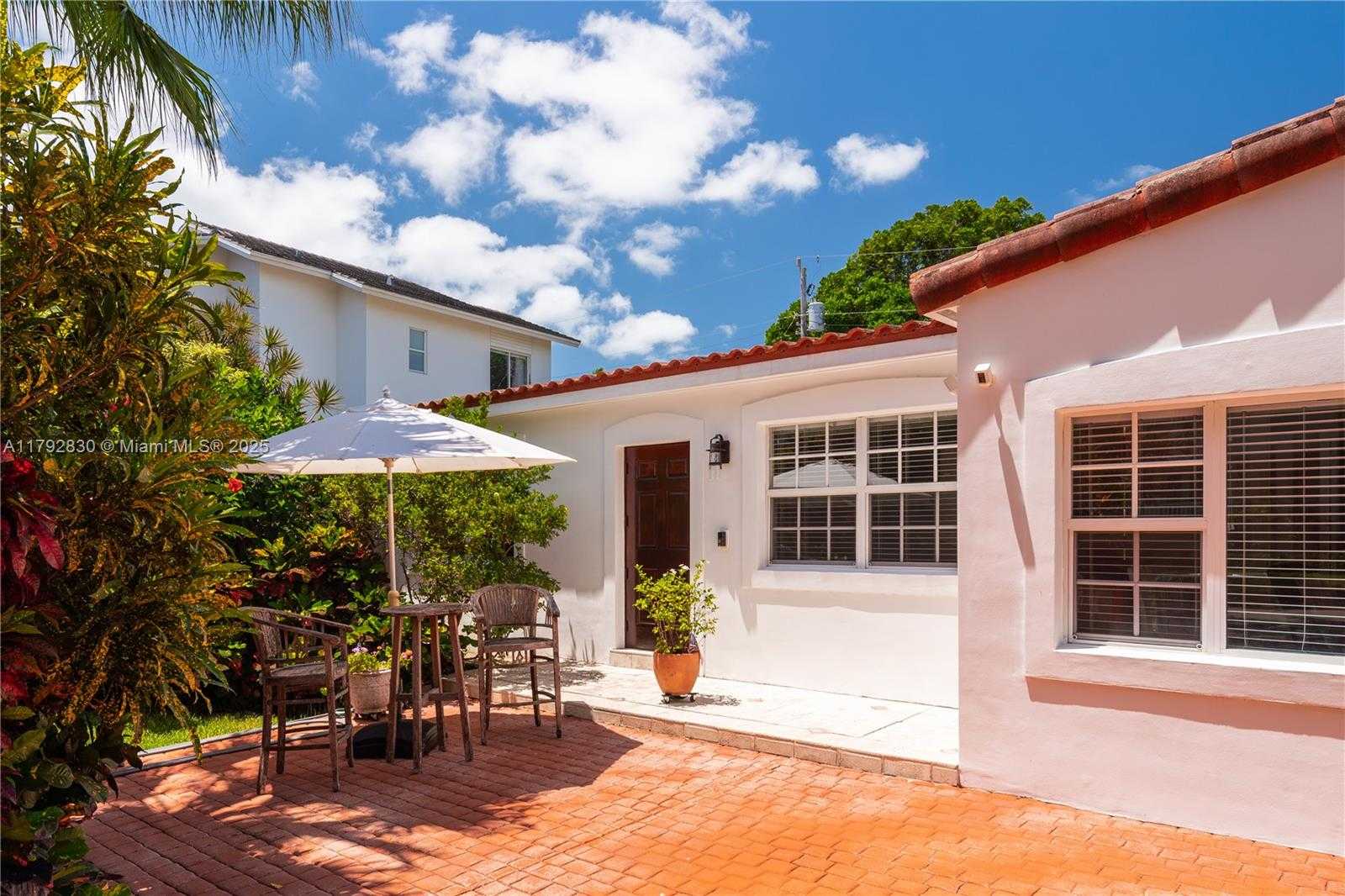 Small Image of 310 WOODCREST RD, Key Biscayne Number 2