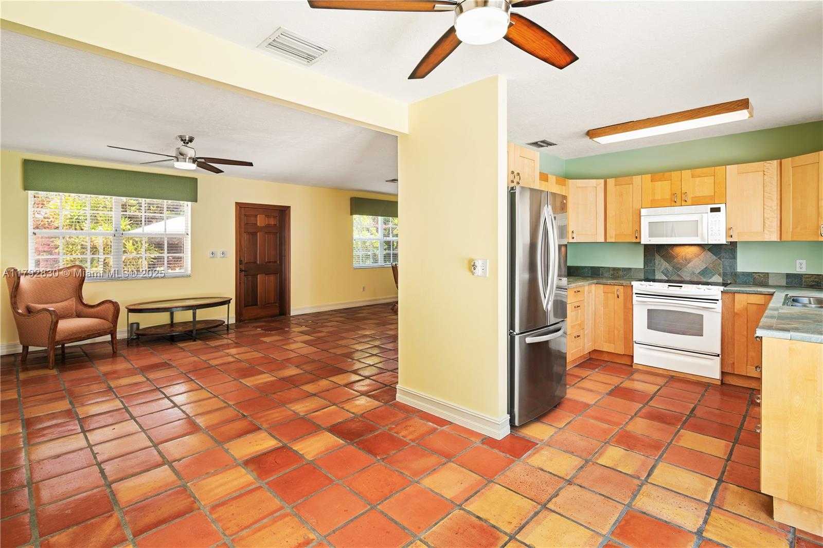 Small Image of 310 WOODCREST RD, Key Biscayne Number 6