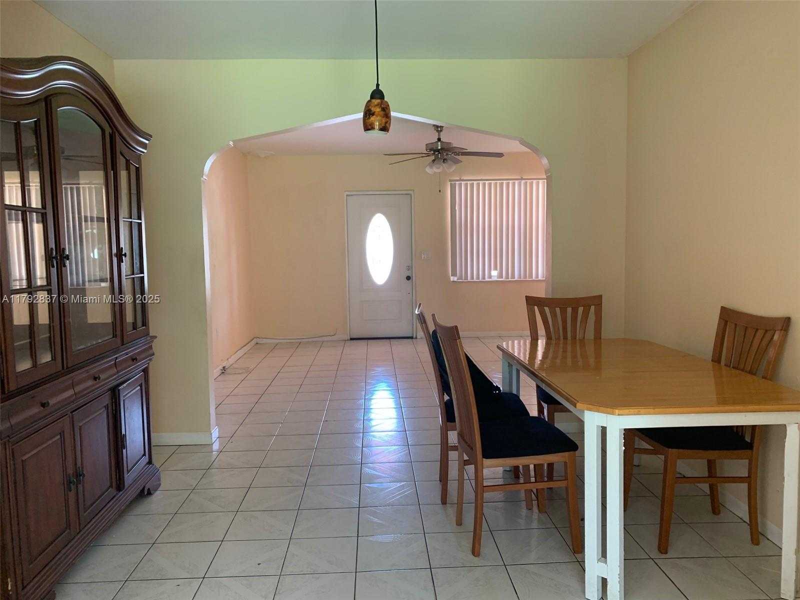 Small Image of 2381 SOUTH WEST 7TH ST, Miami Number 4