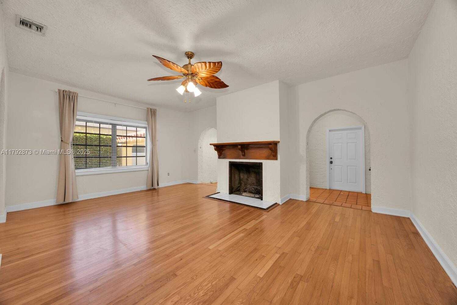 Small Image of 234 ALESIO AVE, Coral Gables Number 10