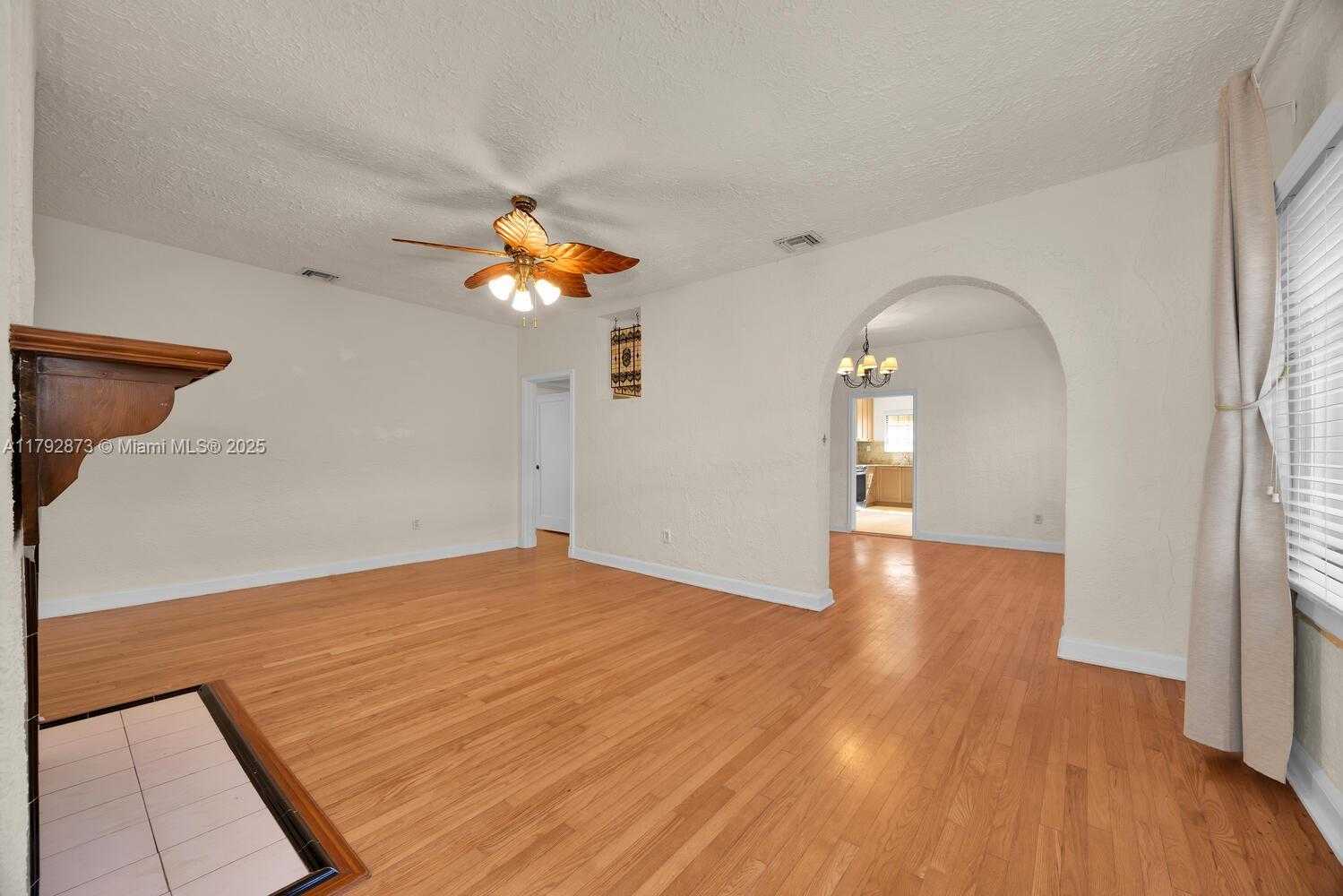 Small Image of 234 ALESIO AVE, Coral Gables Number 12