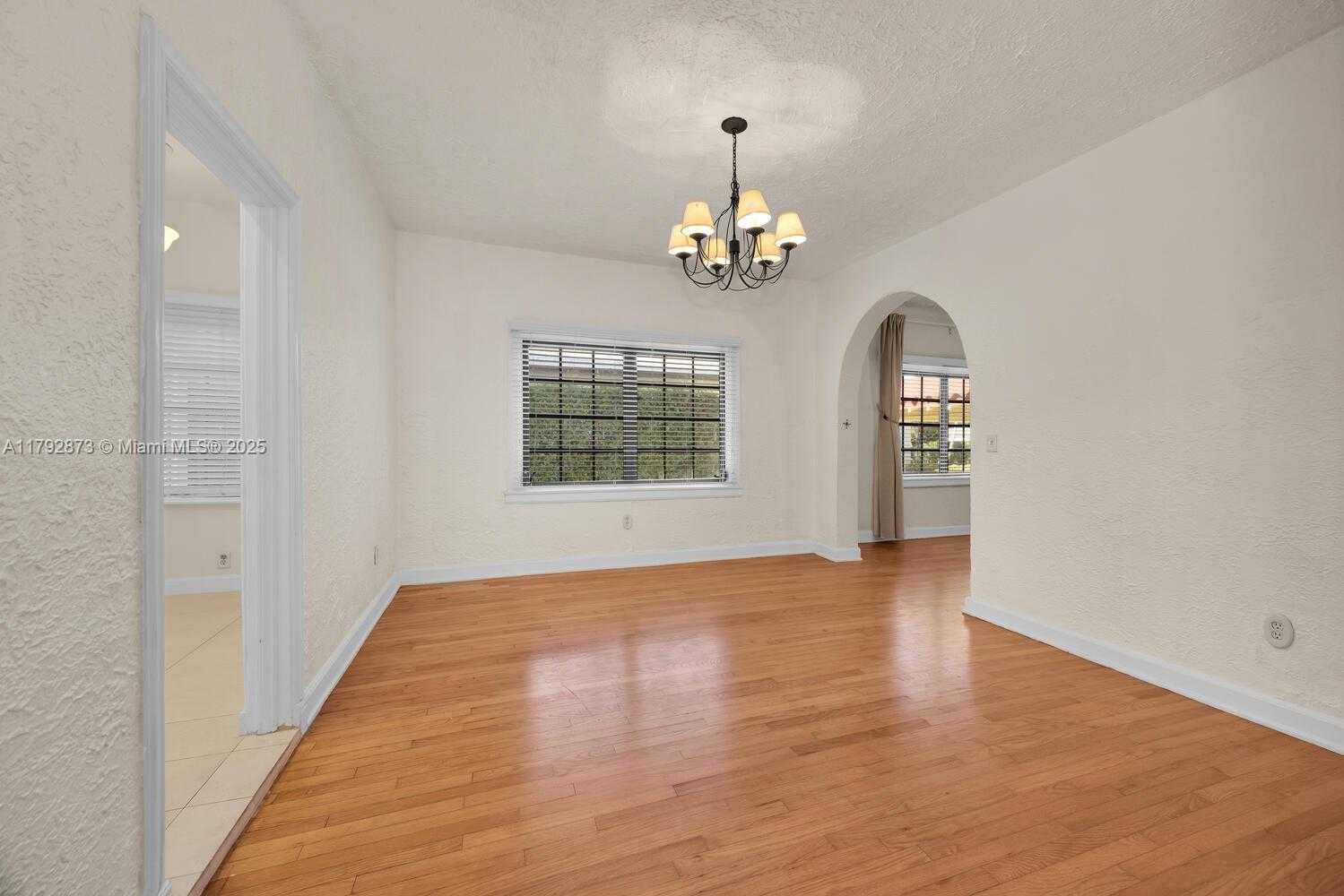 Small Image of 234 ALESIO AVE, Coral Gables Number 14