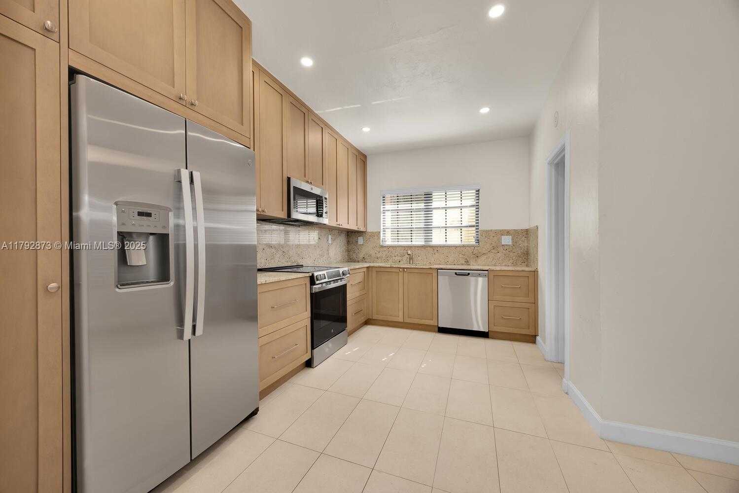 Small Image of 234 ALESIO AVE, Coral Gables Number 15