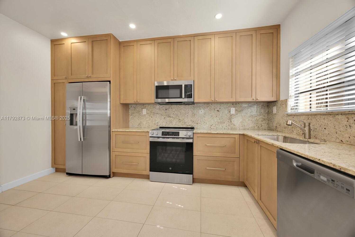 Small Image of 234 ALESIO AVE, Coral Gables Number 17