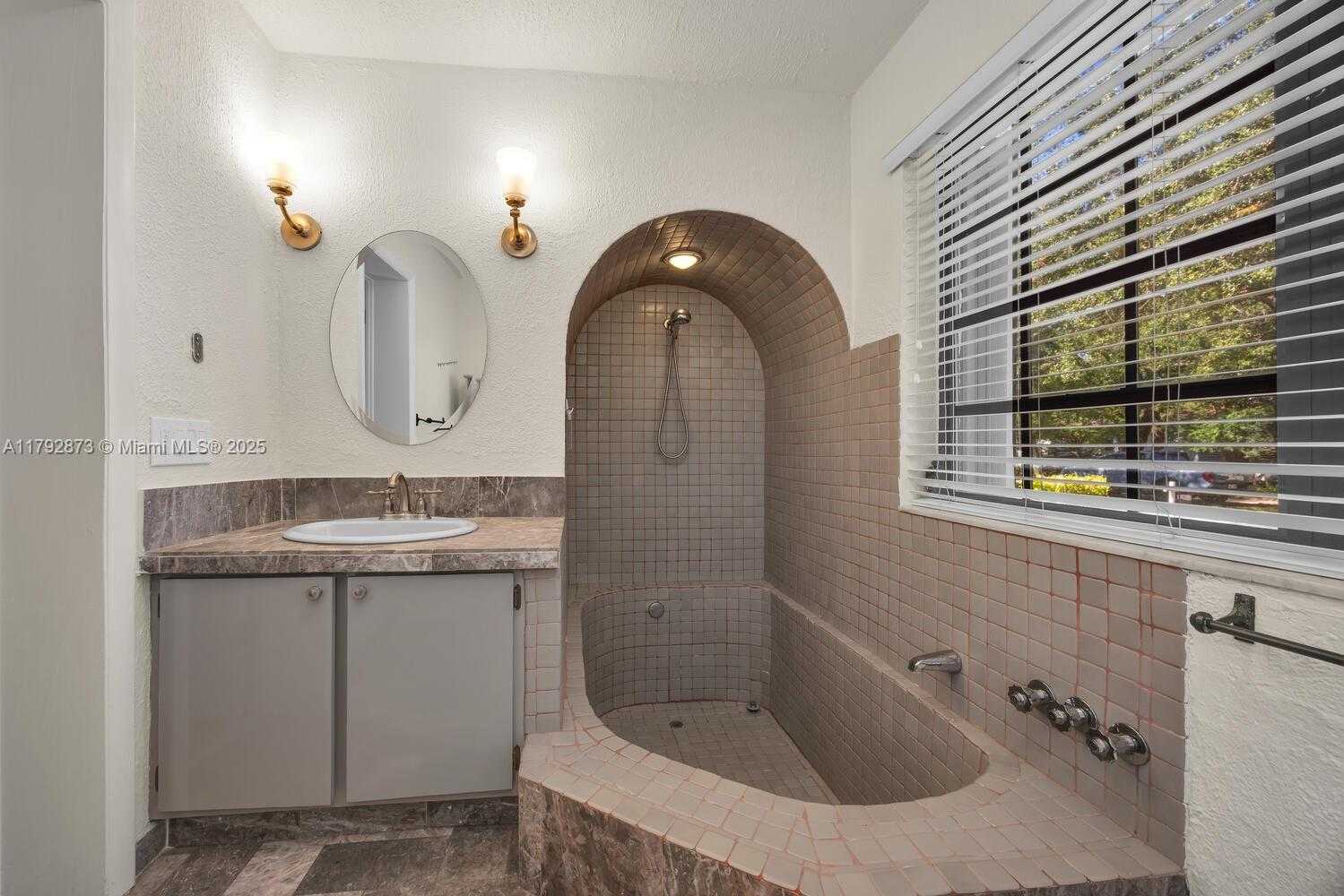 Small Image of 234 ALESIO AVE, Coral Gables Number 23