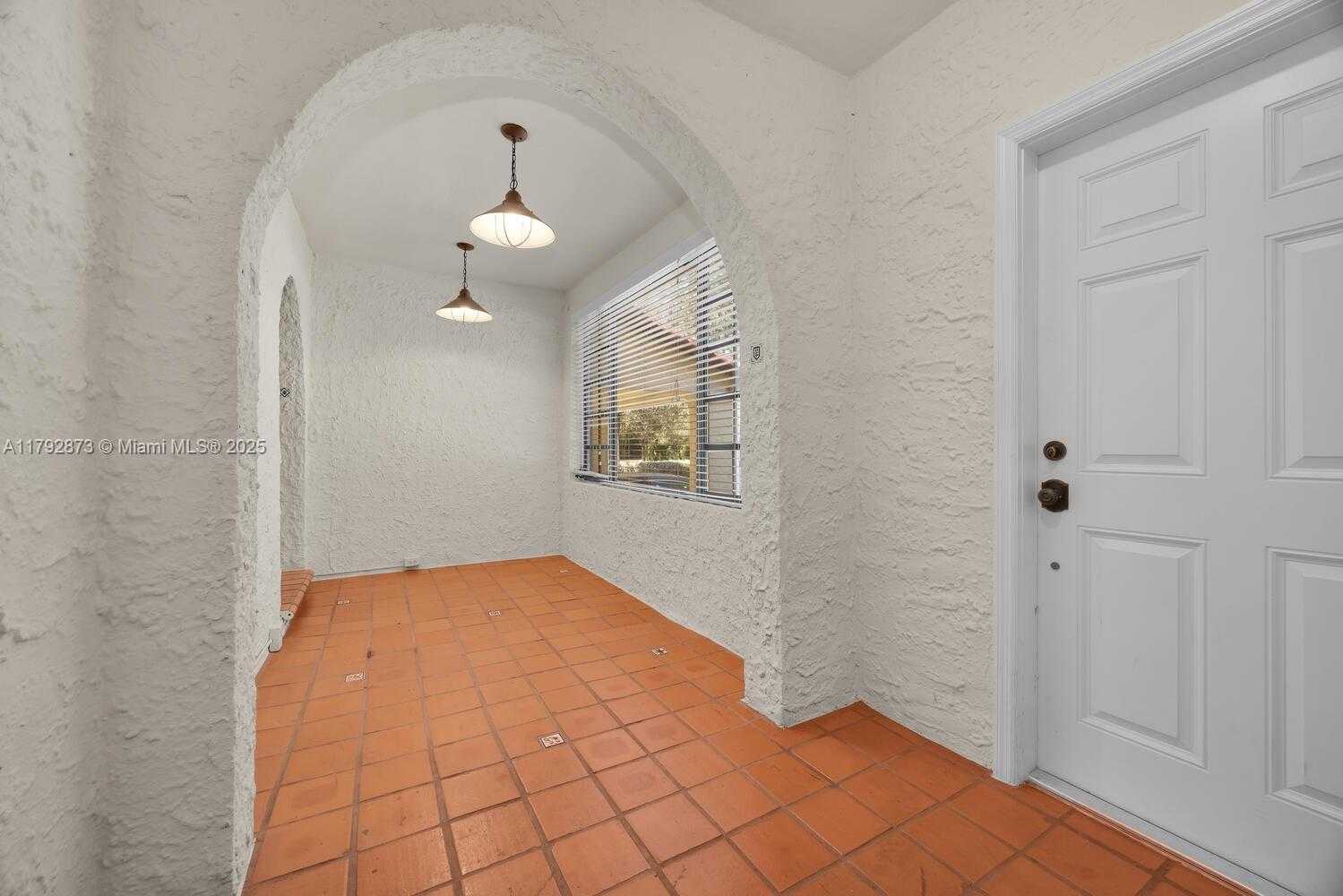 Small Image of 234 ALESIO AVE, Coral Gables Number 7
