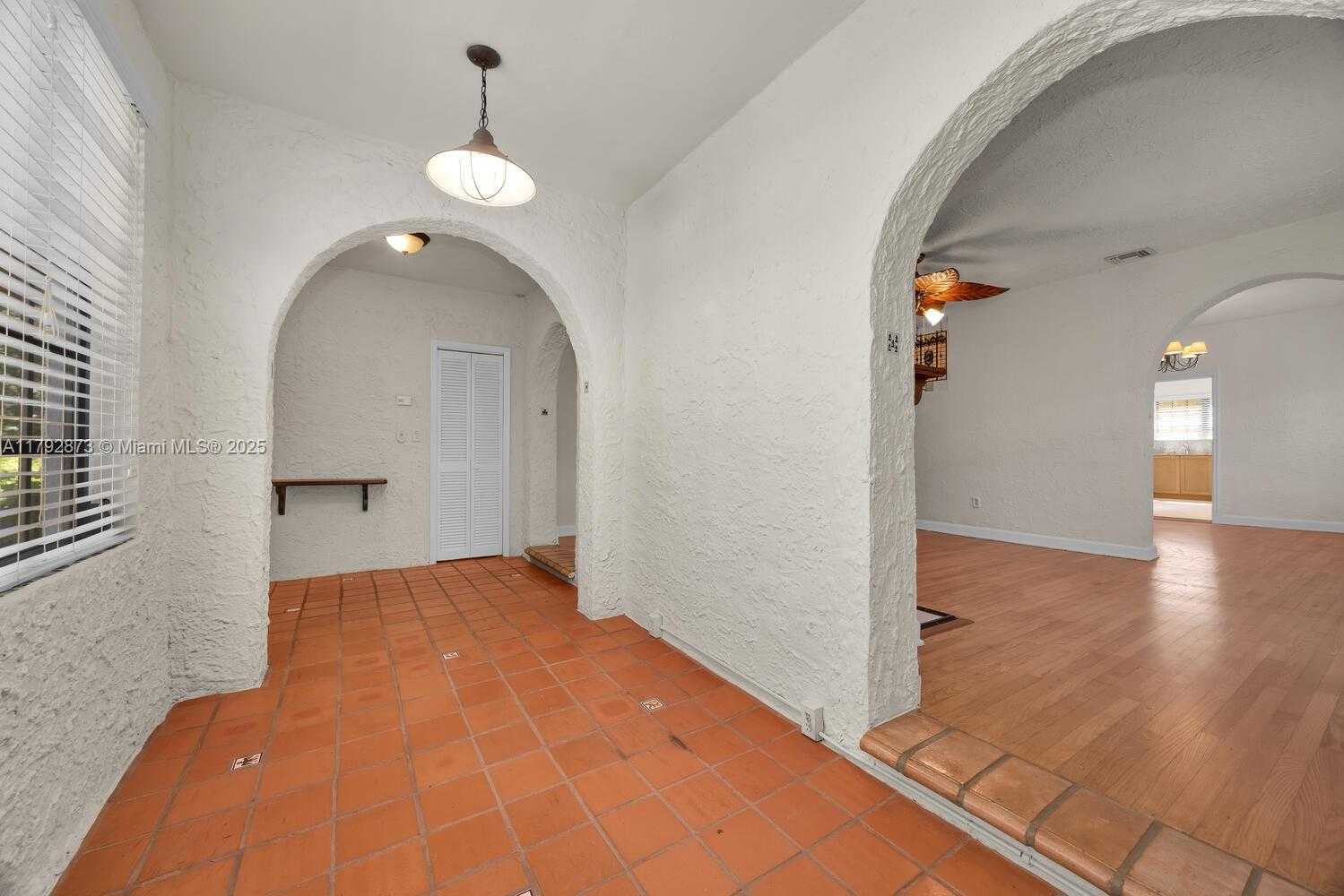 Small Image of 234 ALESIO AVE, Coral Gables Number 8