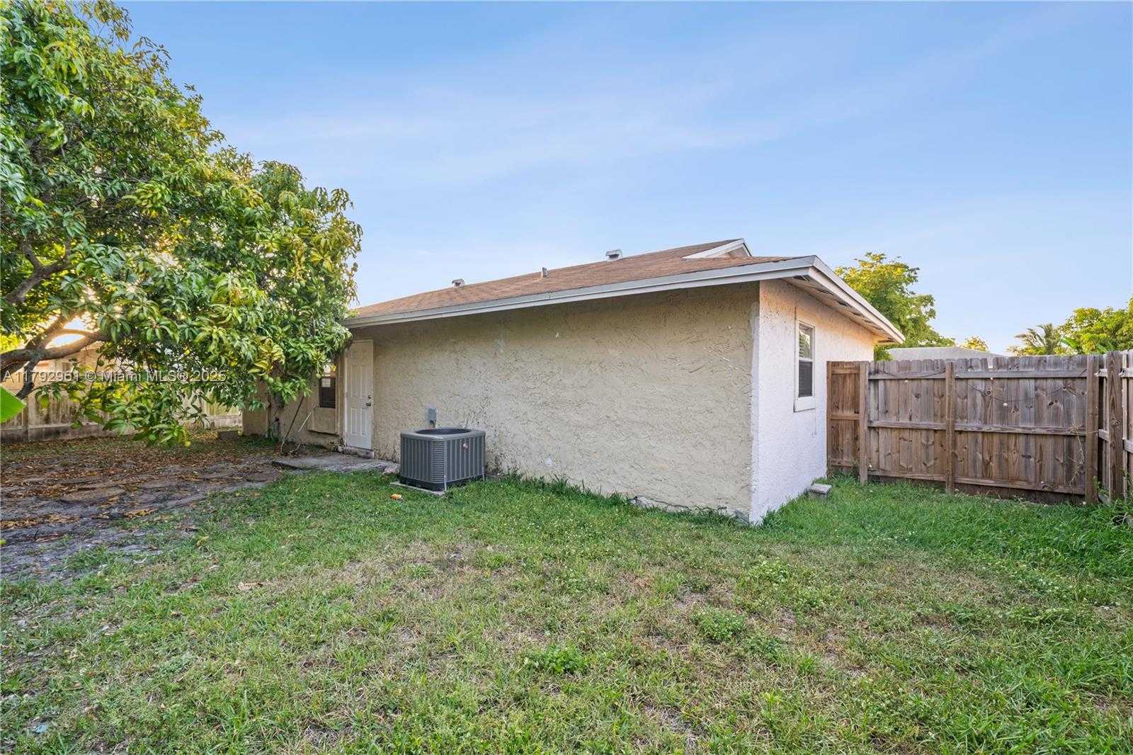 Small Image of 8170 SOUTH WEST 5TH ST, North Lauderdale Number 31
