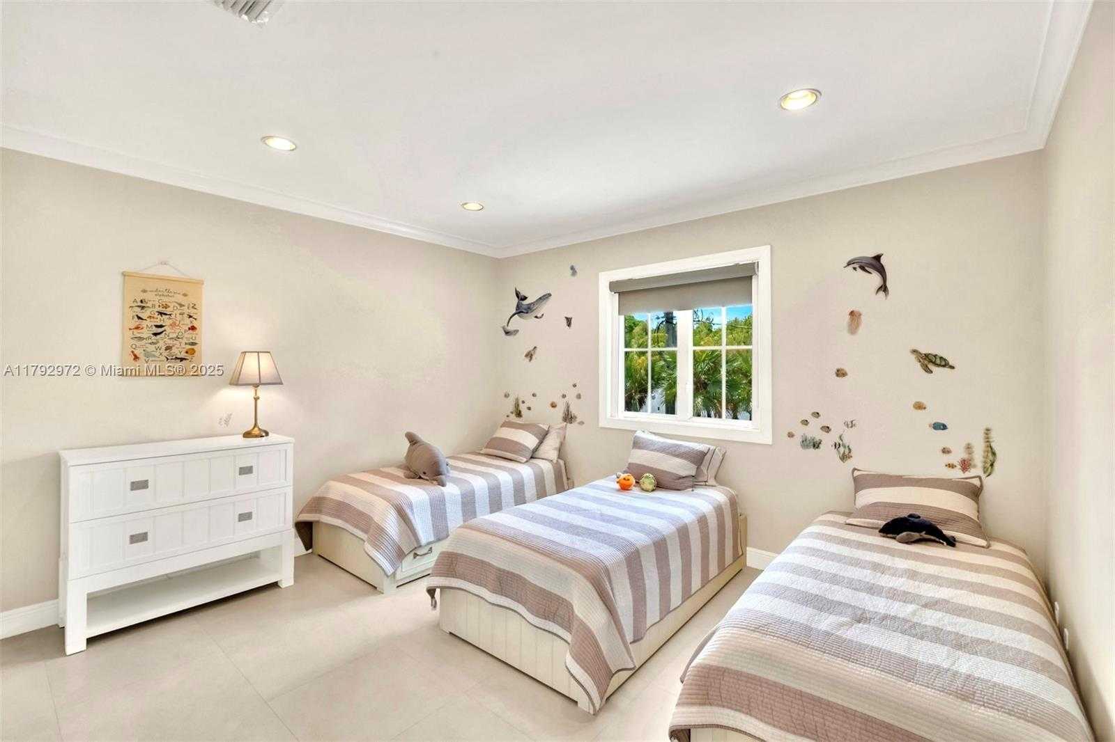 Small Image of 164, Key Biscayne Number 15