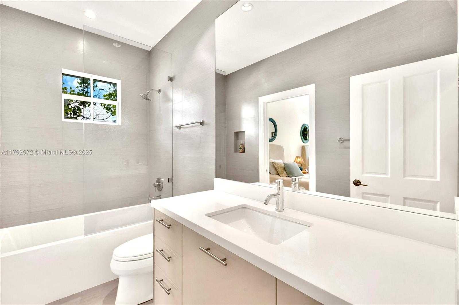 Small Image of 164, Key Biscayne Number 17