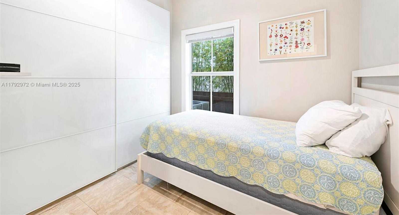 Small Image of 164, Key Biscayne Number 20