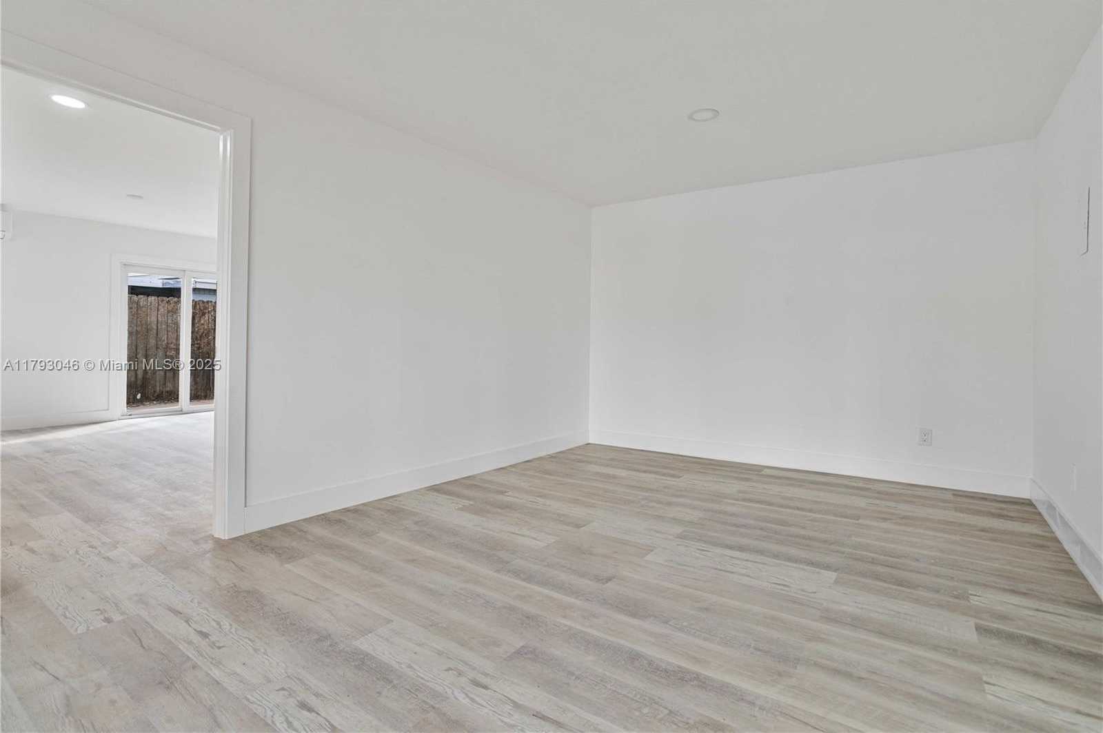 Small Image of 4157 SOUTH WEST 49TH CT, Dania Beach Number 10