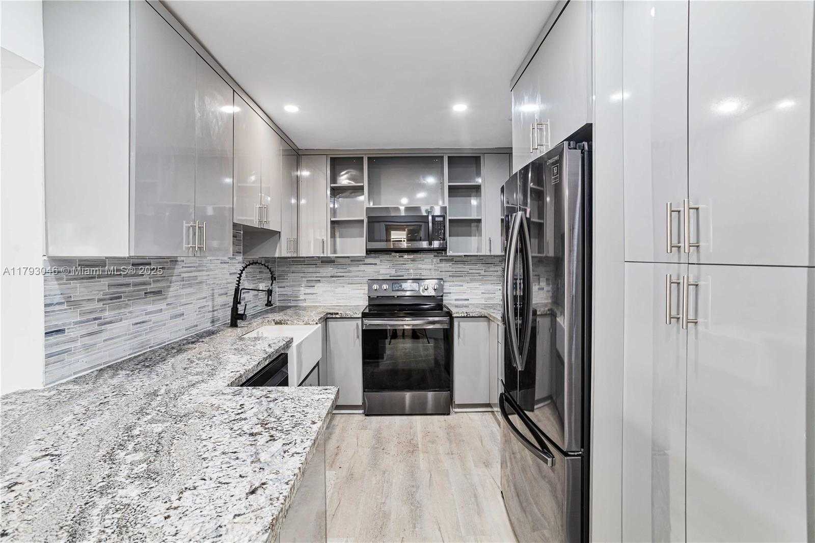Small Image of 4157 SOUTH WEST 49TH CT, Dania Beach Number 12