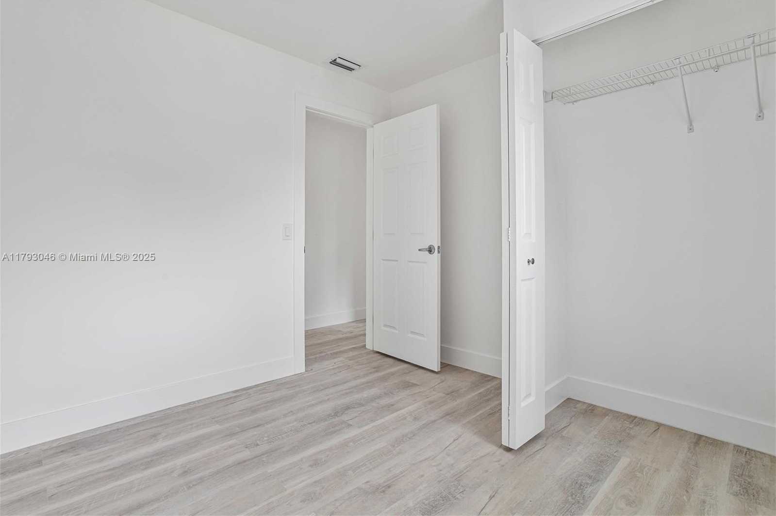 Small Image of 4157 SOUTH WEST 49TH CT, Dania Beach Number 27