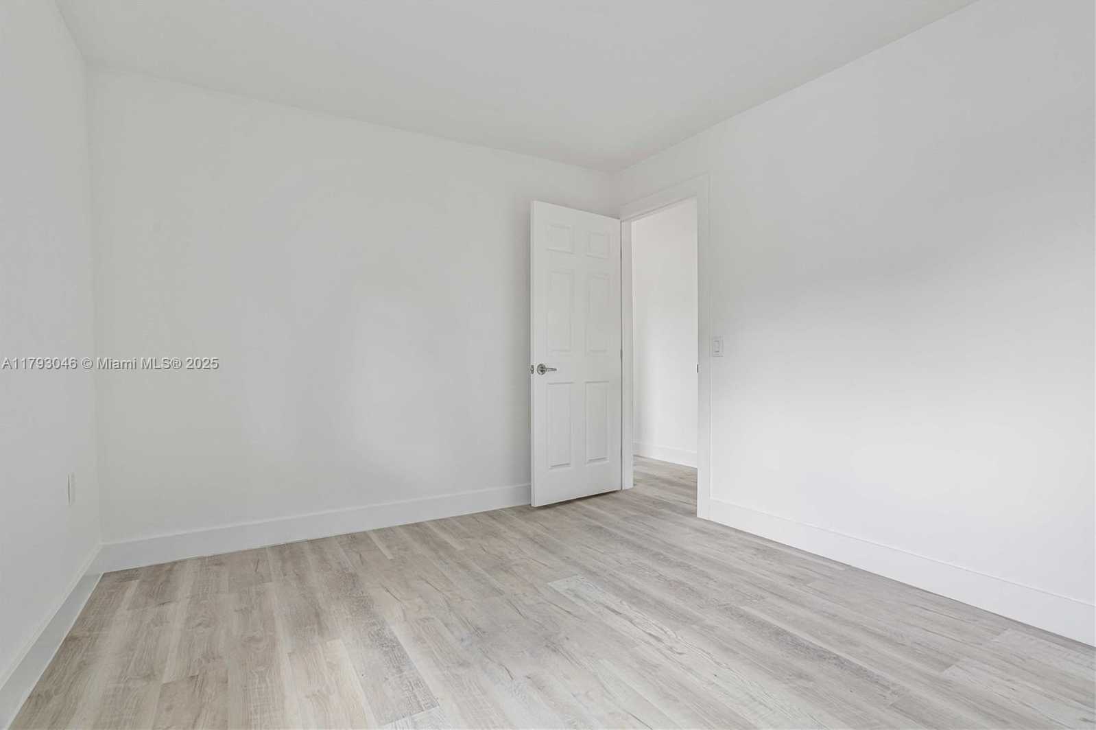 Small Image of 4157 SOUTH WEST 49TH CT, Dania Beach Number 29