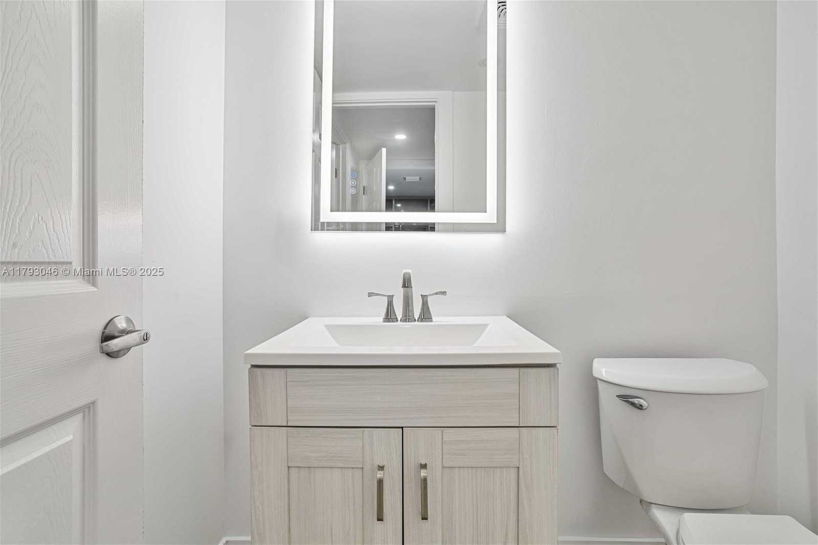 Small Image of 4157 SOUTH WEST 49TH CT, Dania Beach Number 32