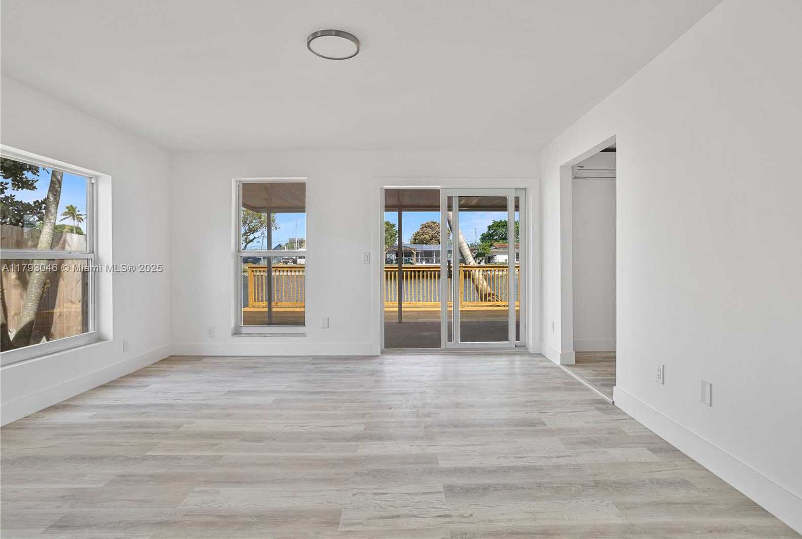 Small Image of 4157 SOUTH WEST 49TH CT, Dania Beach Number 6