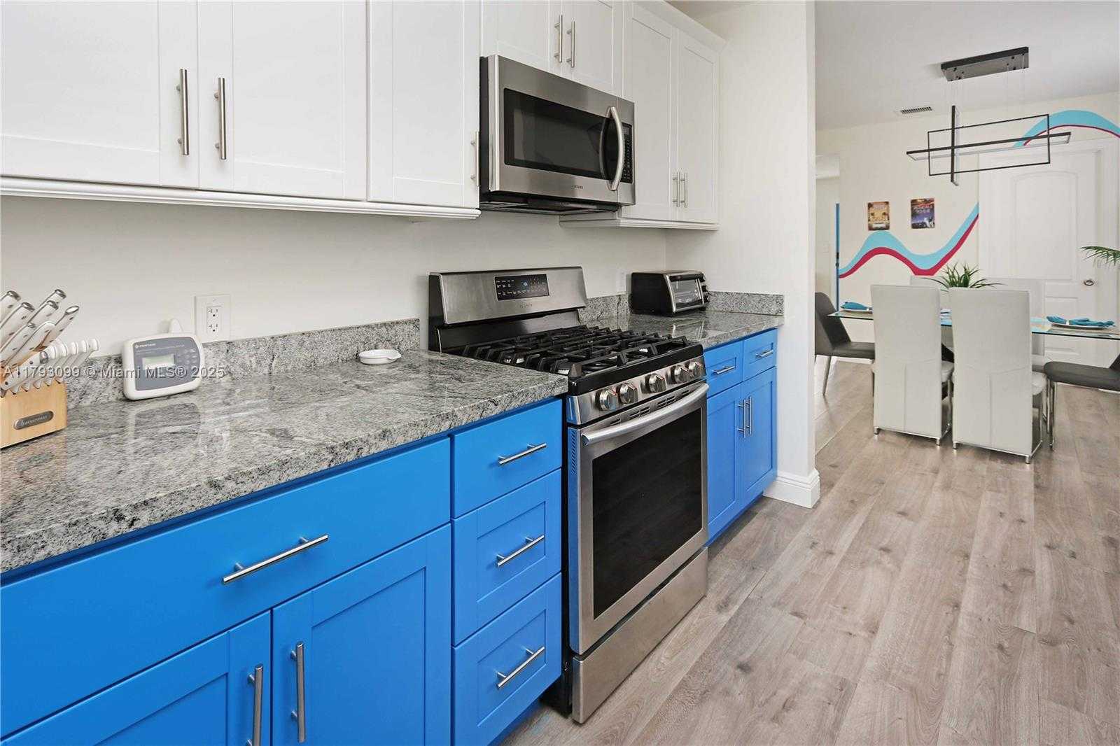 Small Image of 1535 HOLLYWOOD BLVD, Hollywood Number 13