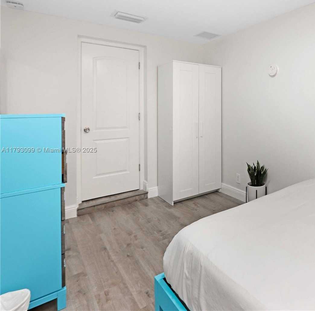 Small Image of 1535 HOLLYWOOD BLVD, Hollywood Number 19