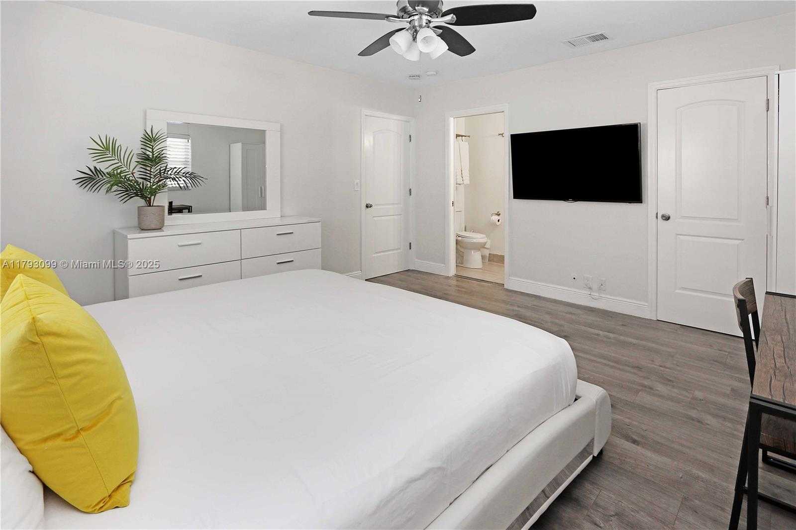 Small Image of 1535 HOLLYWOOD BLVD, Hollywood Number 23