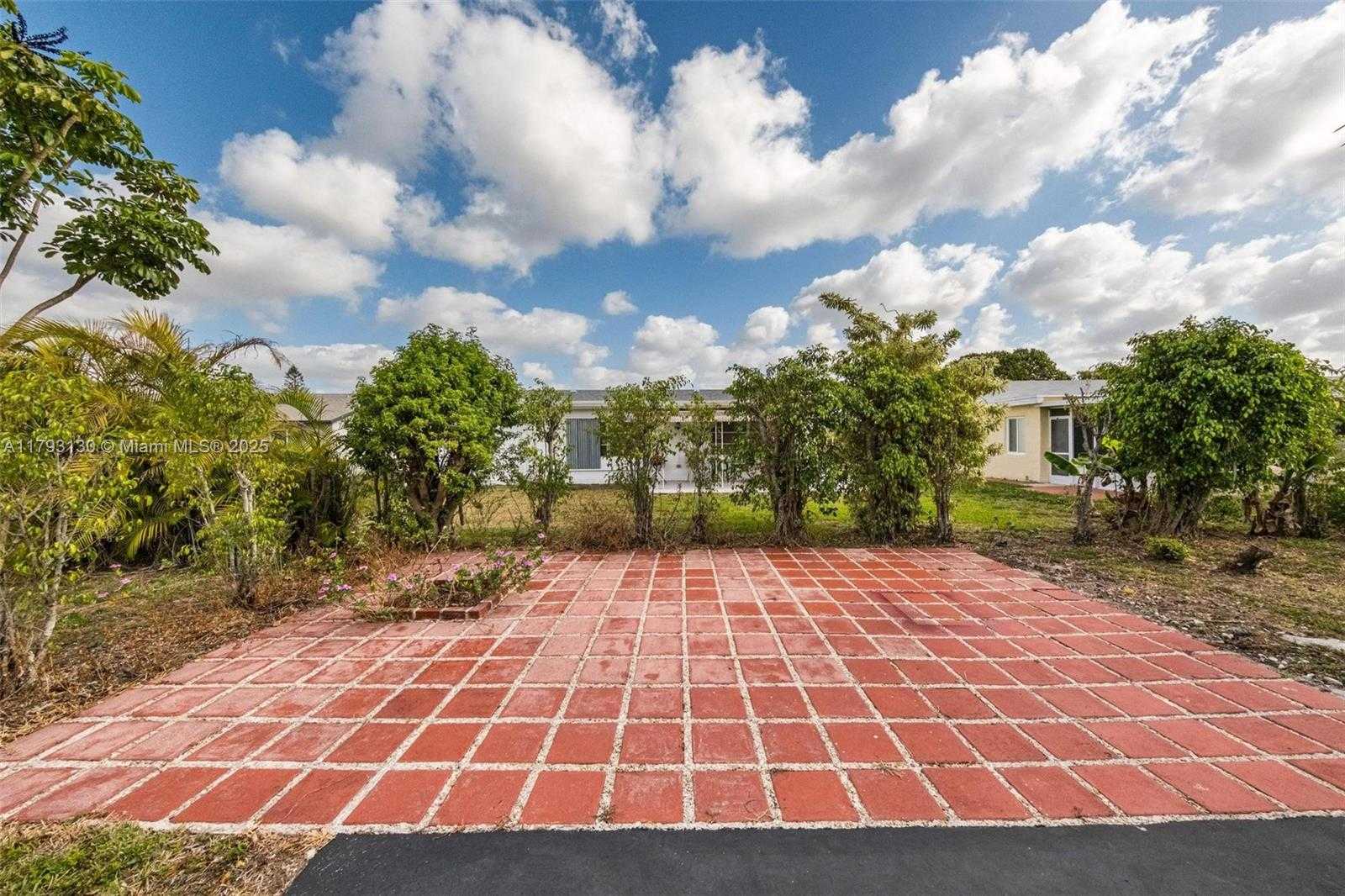 Small Image of 9103 NORTH WEST 81ST CT, Tamarac Number 11