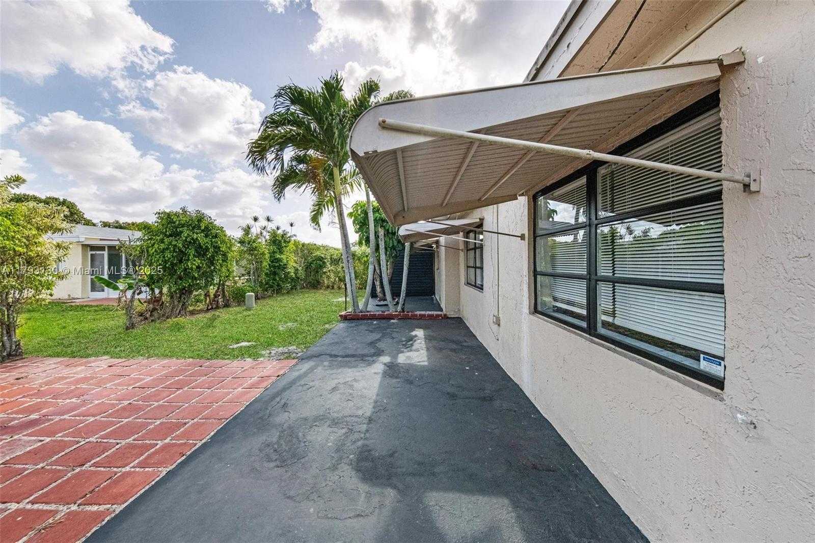 Small Image of 9103 NORTH WEST 81ST CT, Tamarac Number 12