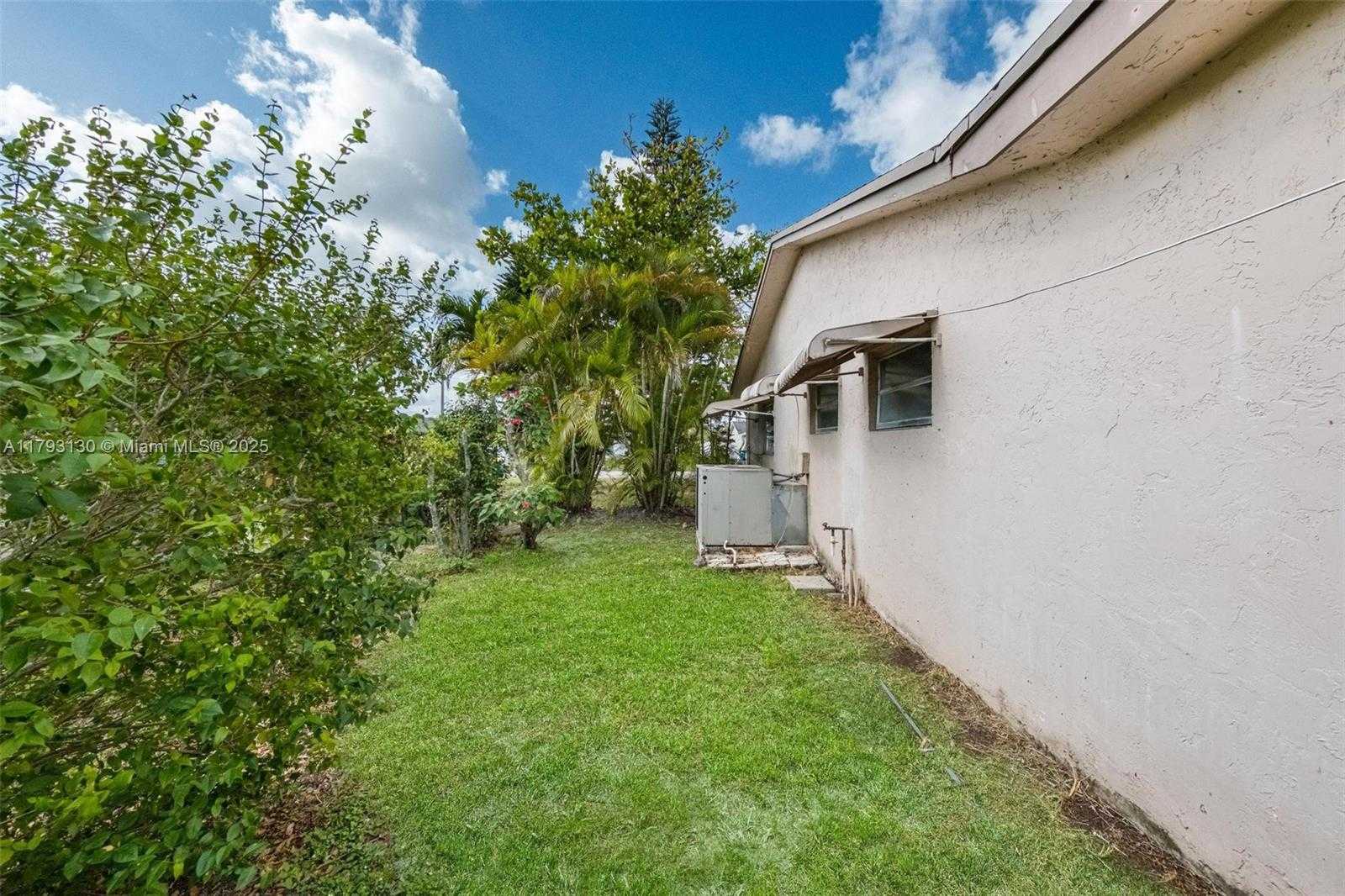 Small Image of 9103 NORTH WEST 81ST CT, Tamarac Number 19