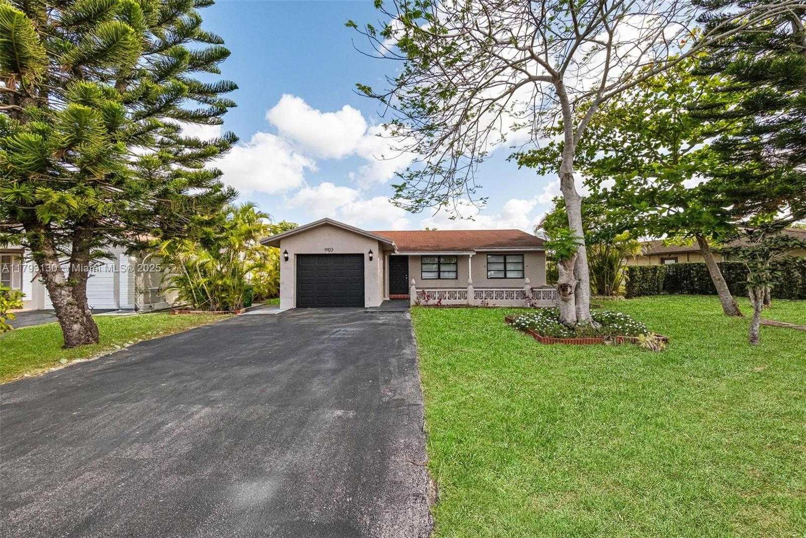 Small Image of 9103 NORTH WEST 81ST CT, Tamarac Number 2